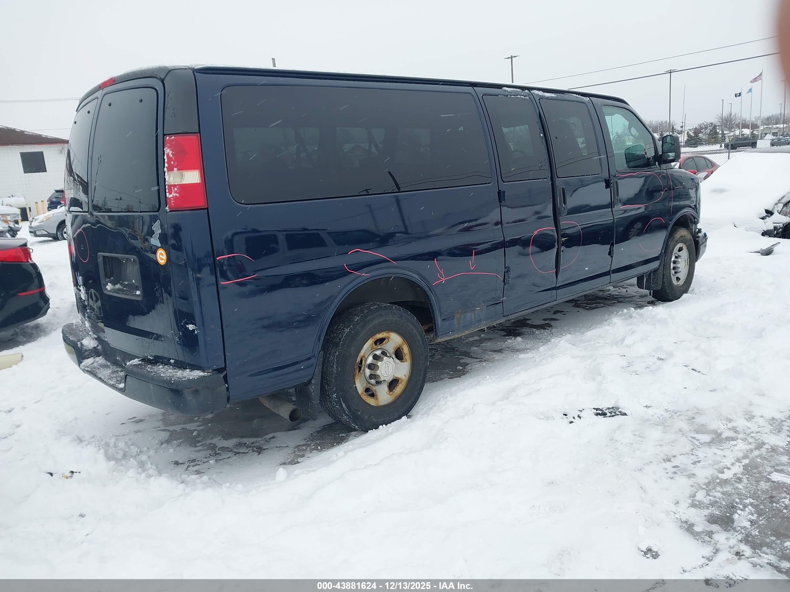 CHEVROLET EXPRESS image 4