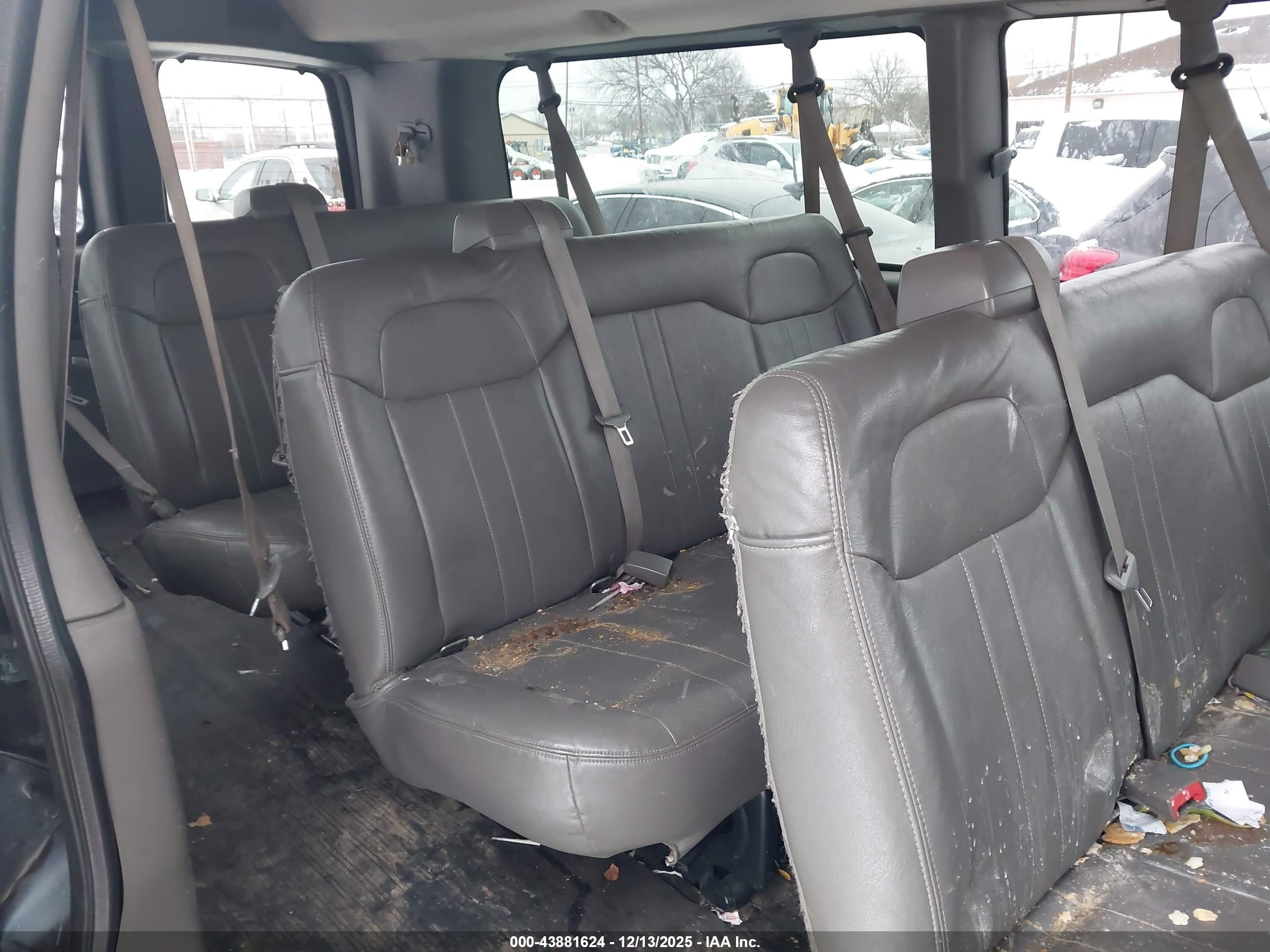 CHEVROLET EXPRESS image 8