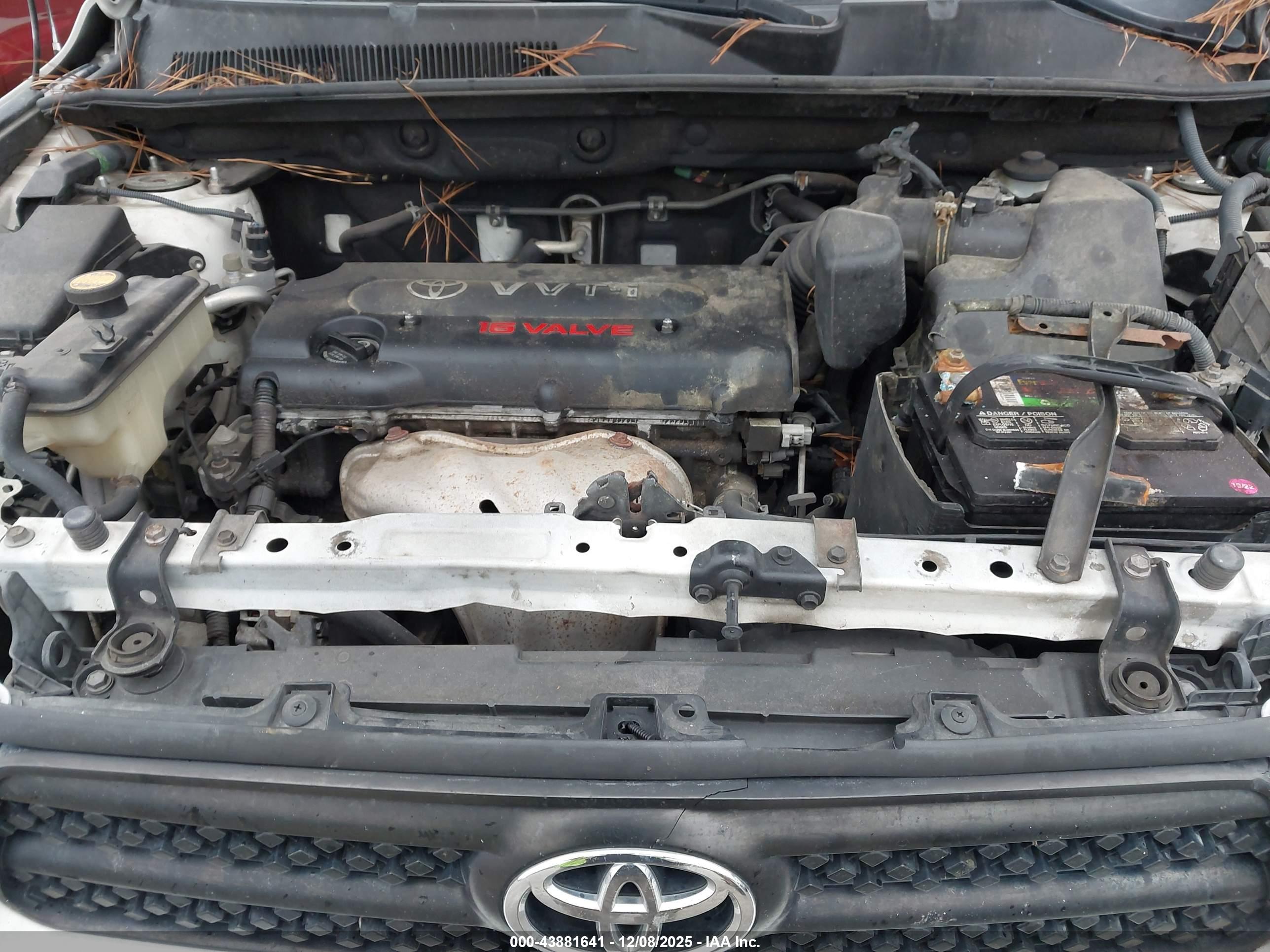 TOYOTA RAV4 image 10