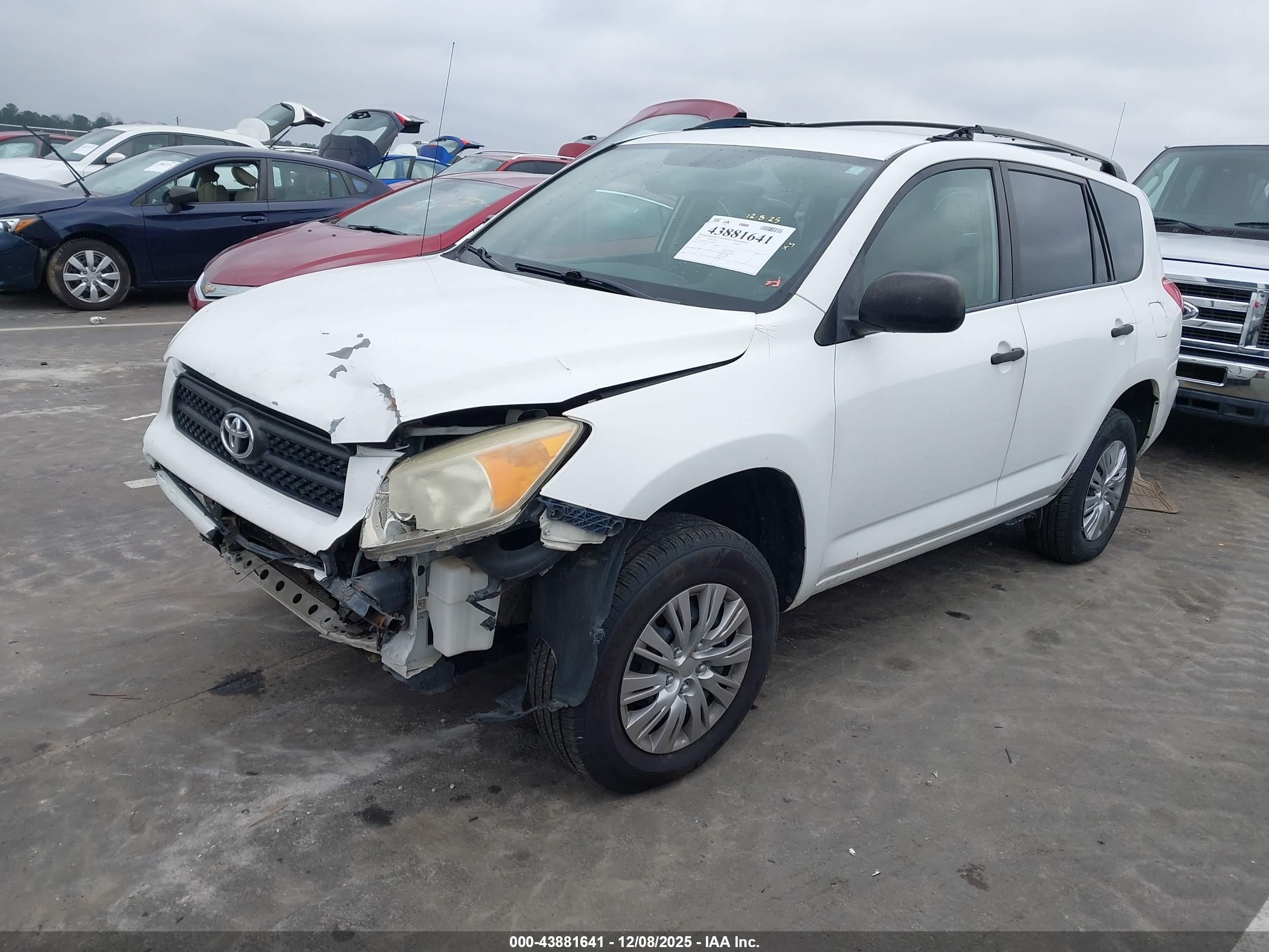 TOYOTA RAV4 image 2