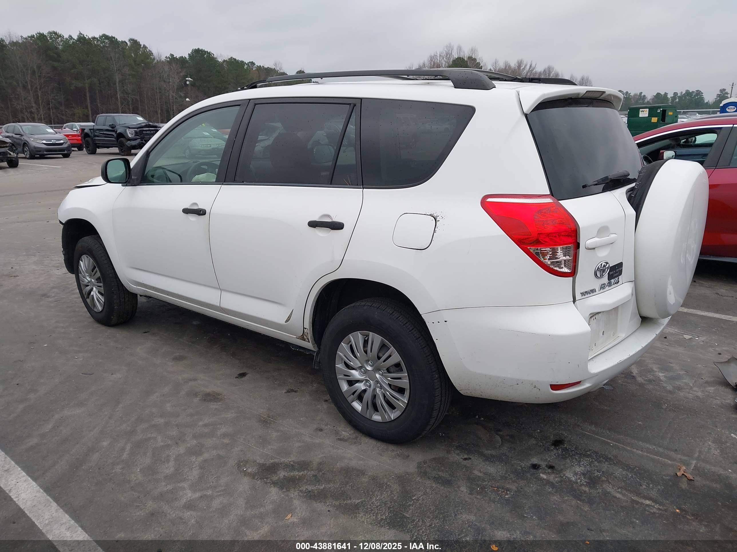 TOYOTA RAV4 image 3