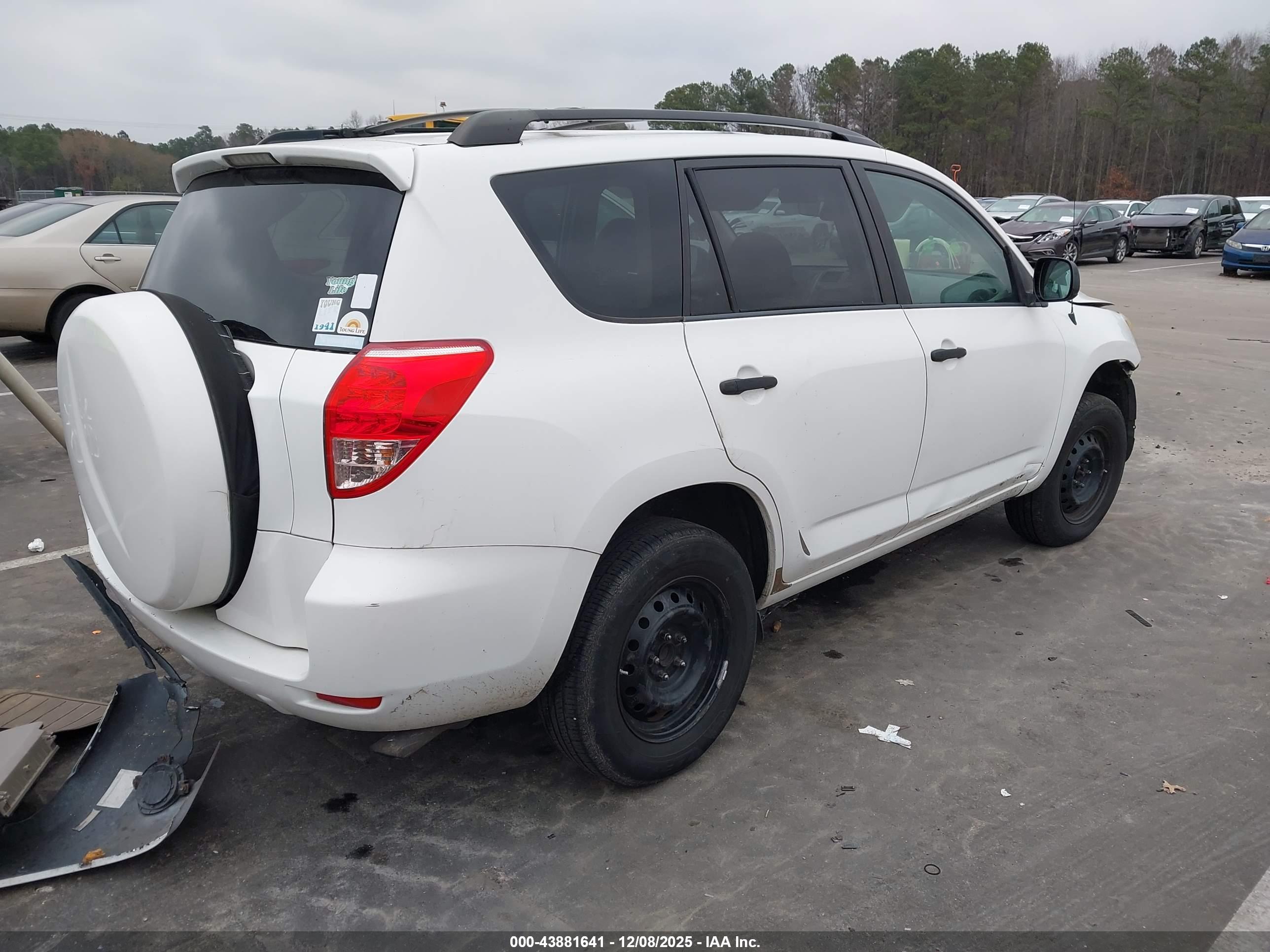 TOYOTA RAV4 image 4