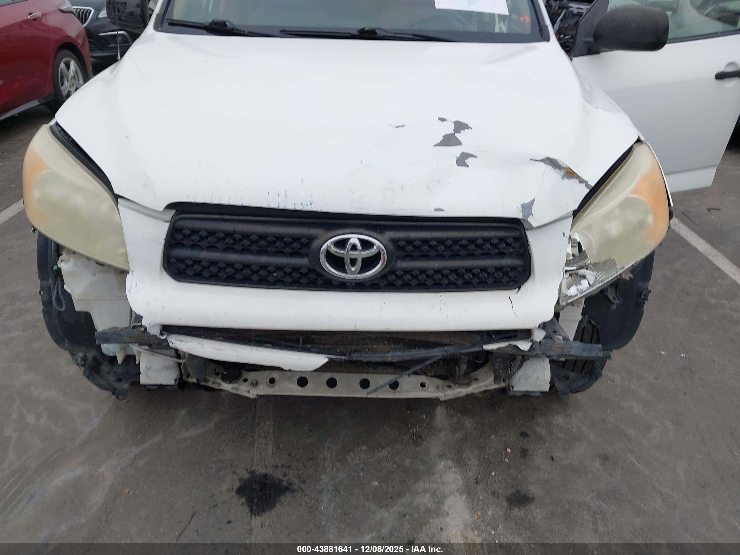 TOYOTA RAV4 image 6