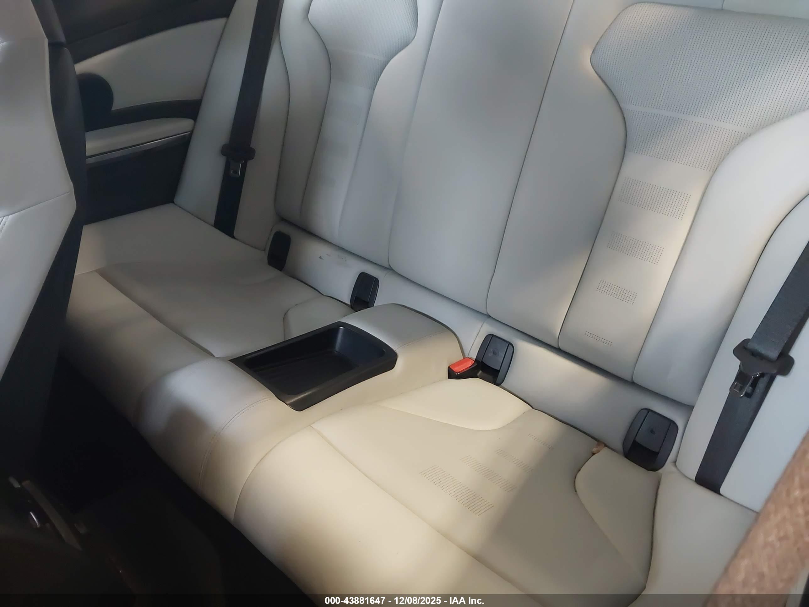 BMW M4 image 8