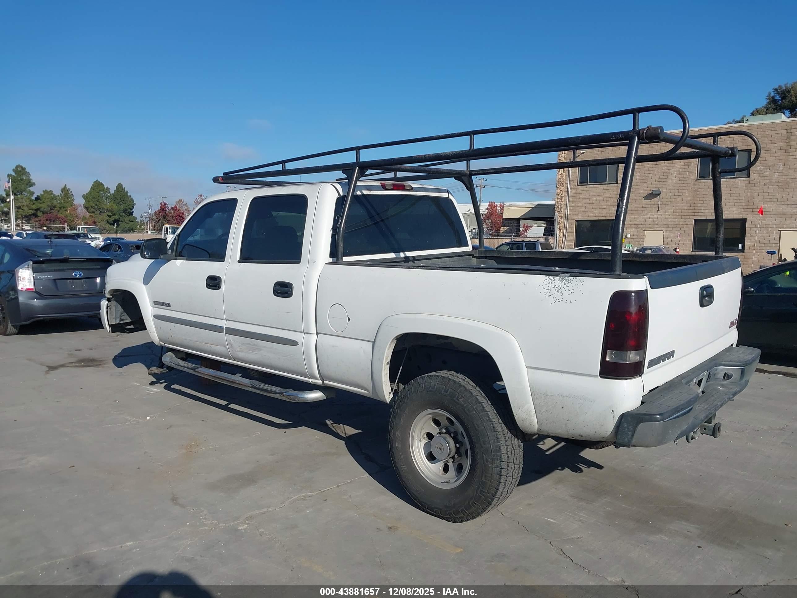 GMC SIERRA image 3