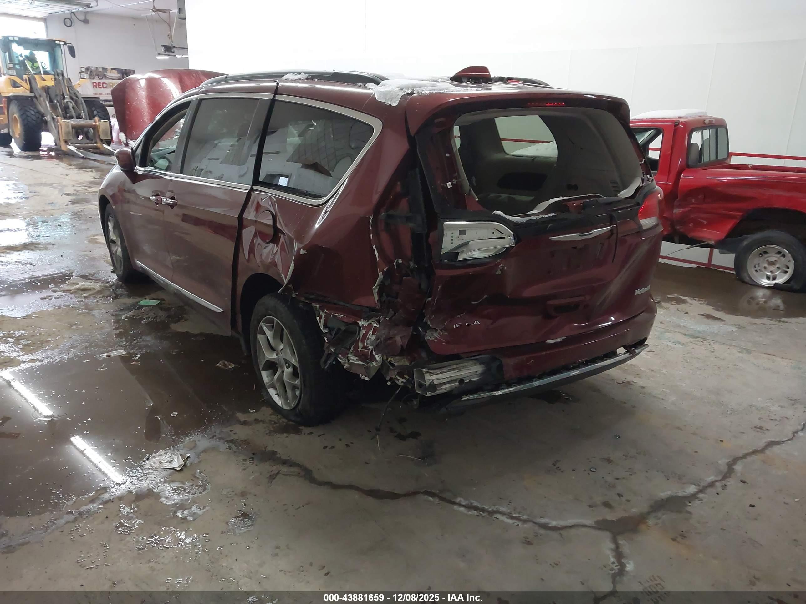CHRYSLER PACIFICA image 3