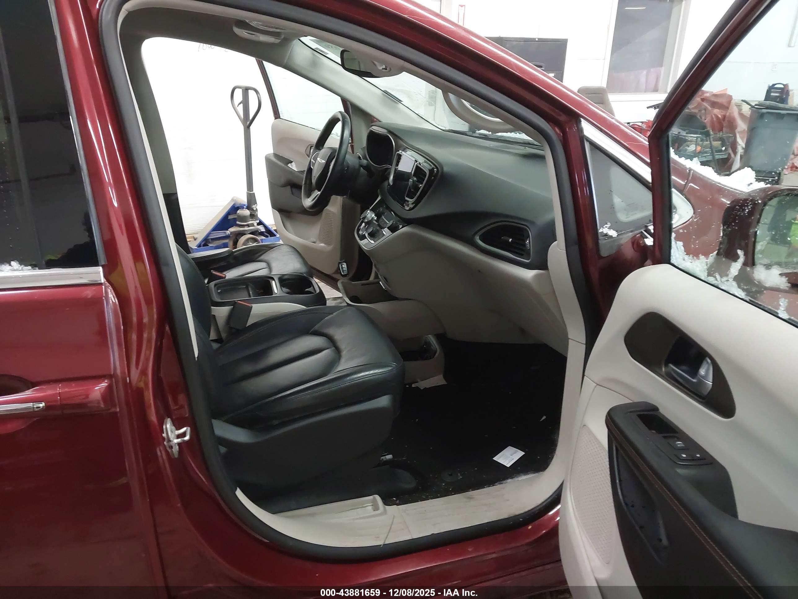 CHRYSLER PACIFICA image 5