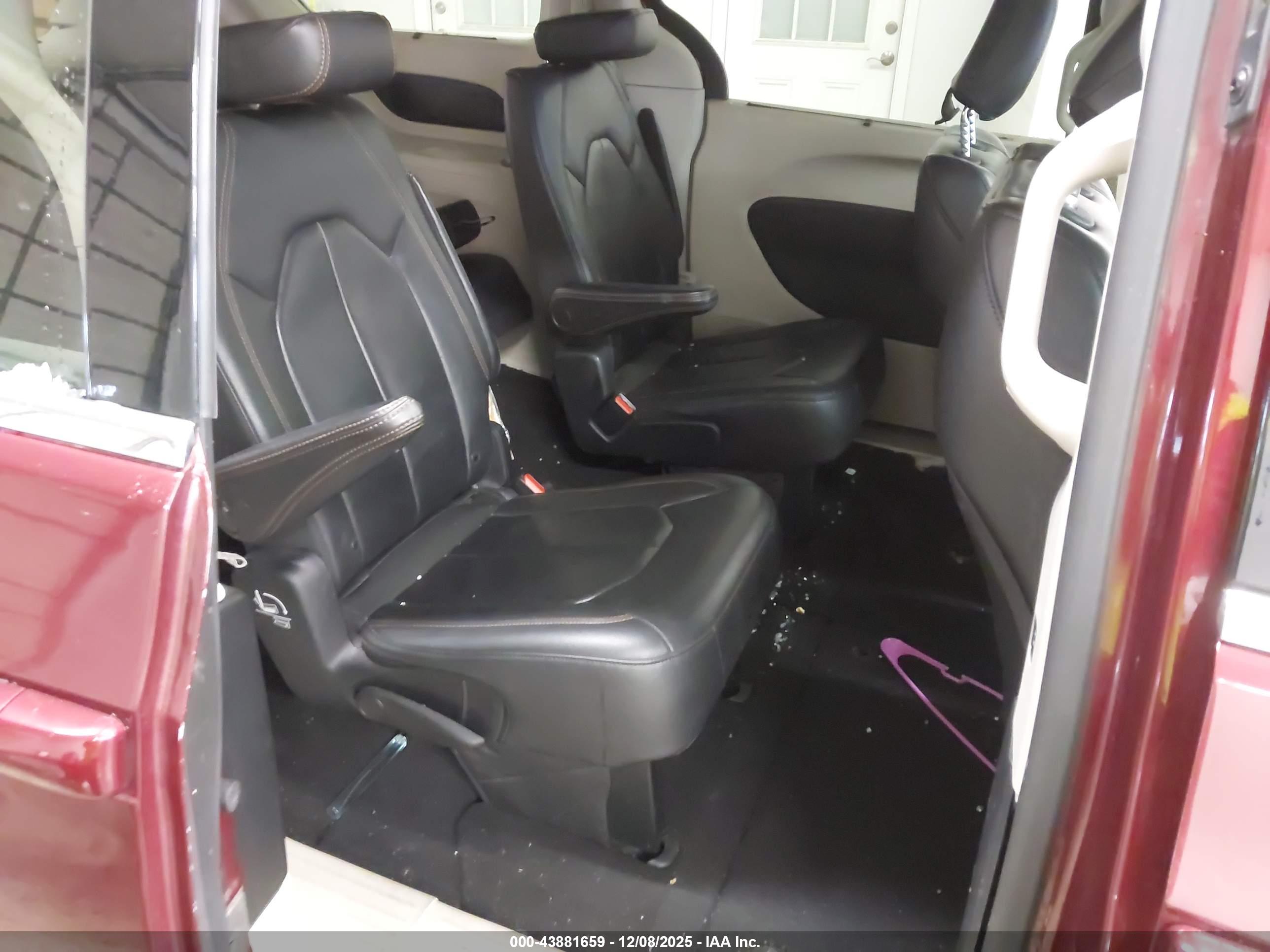 CHRYSLER PACIFICA image 8