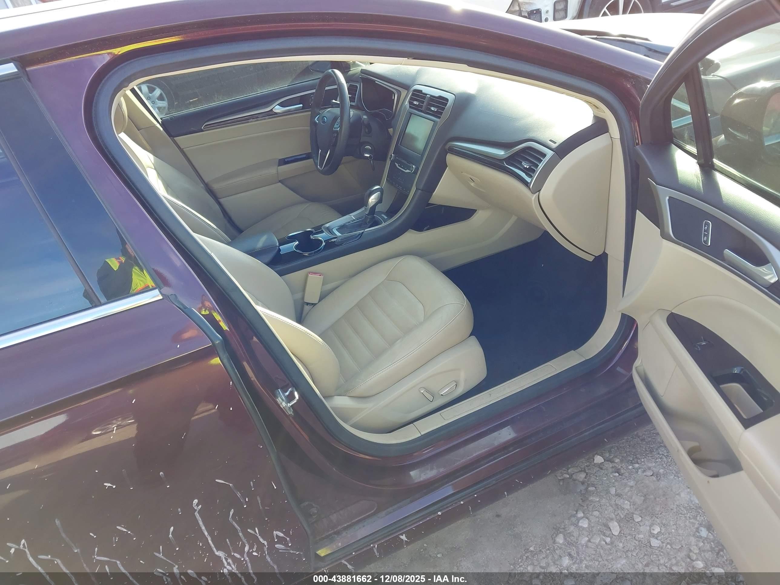 FORD FUSION image 5