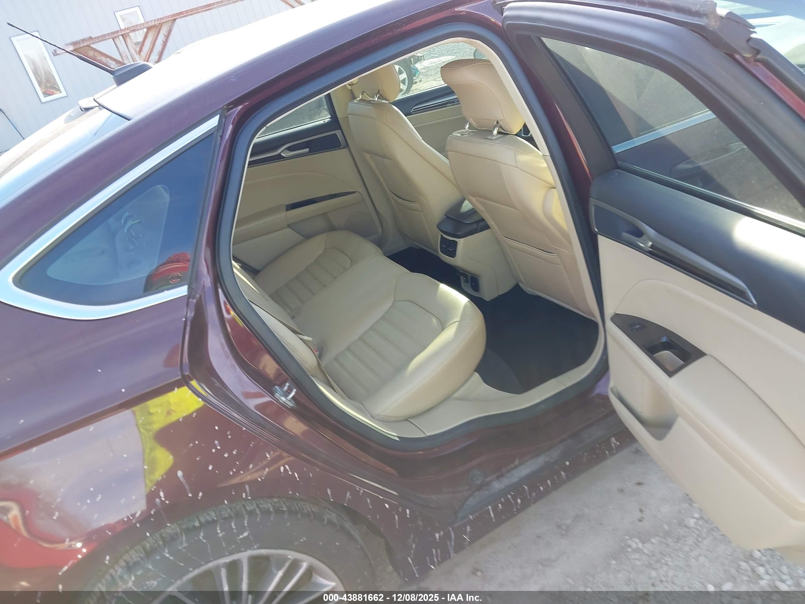 FORD FUSION image 8