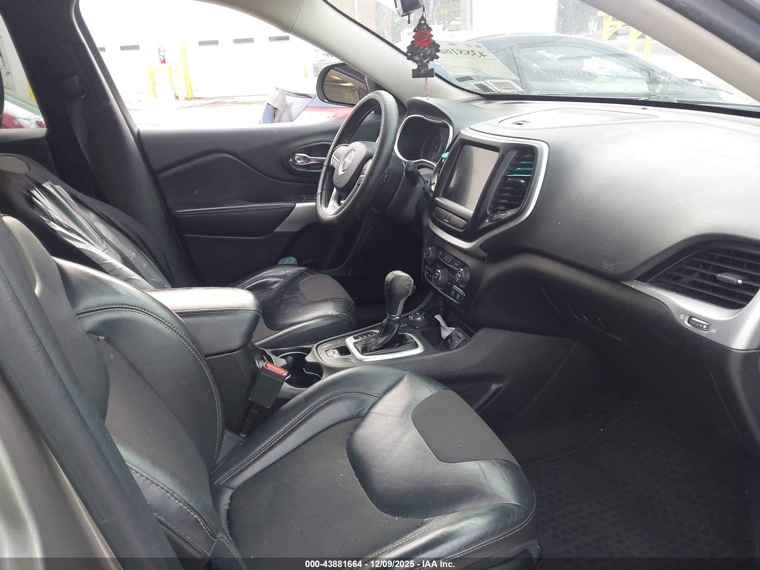 JEEP CHEROKEE image 5