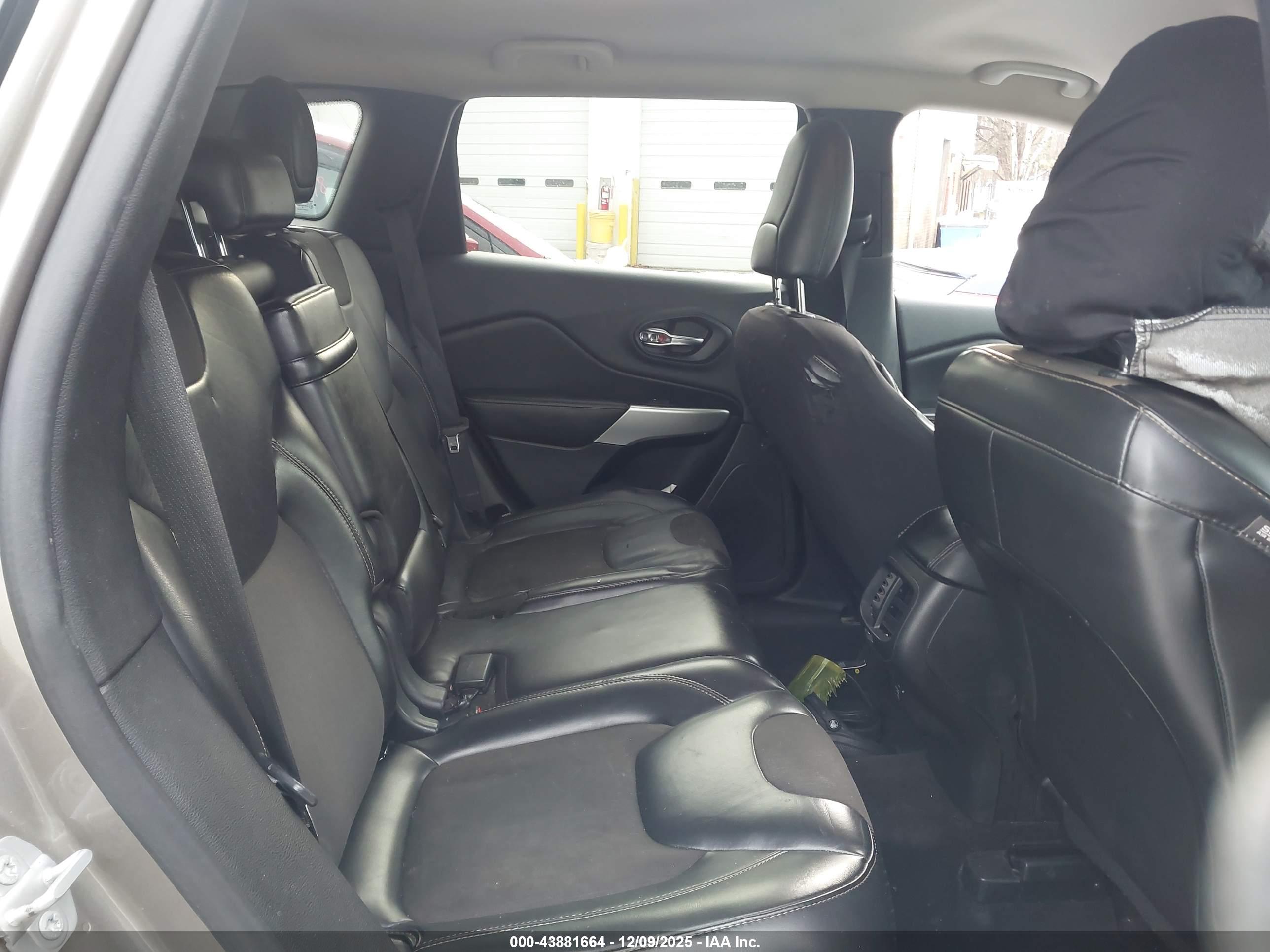 JEEP CHEROKEE image 8