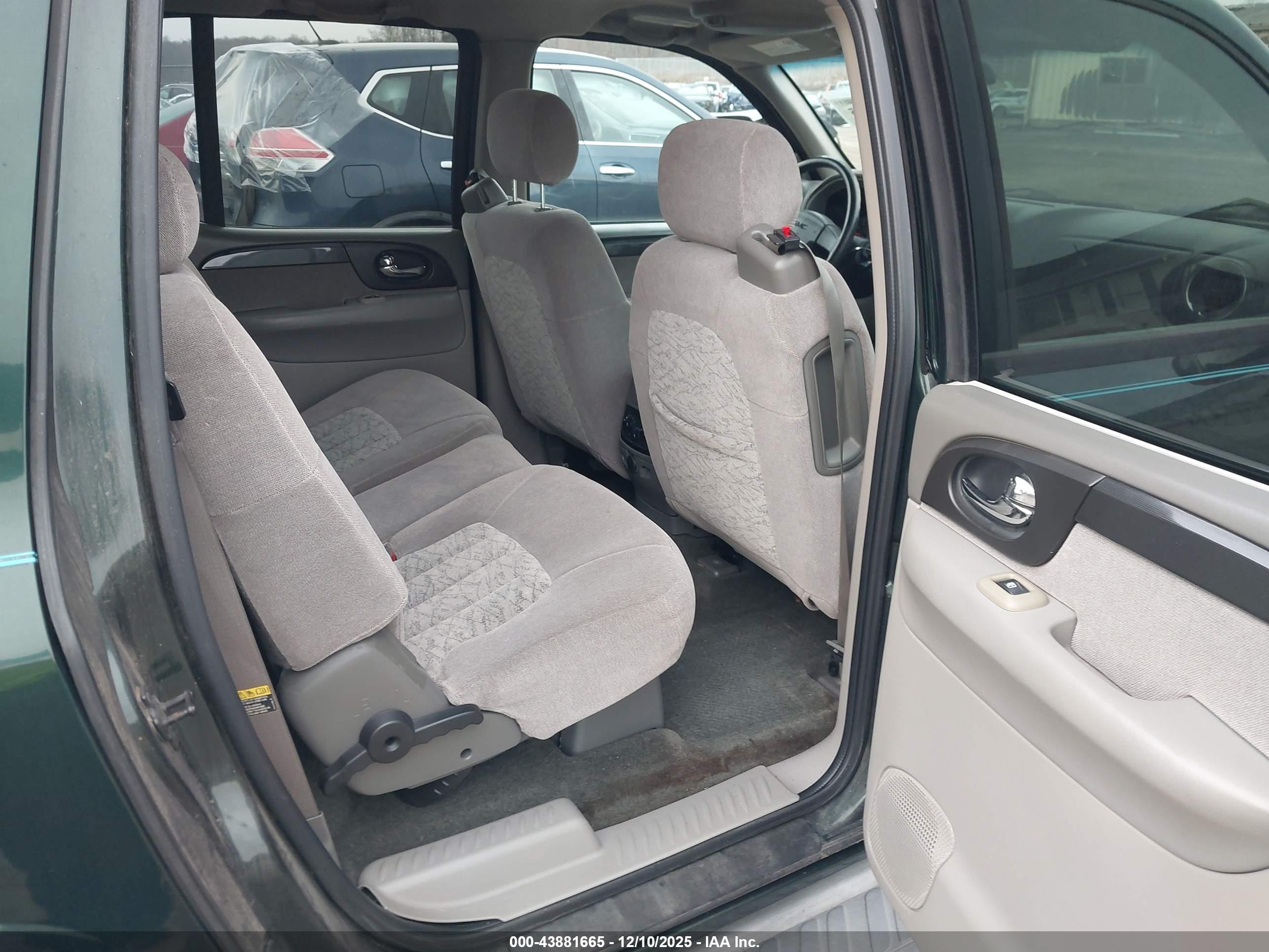 GMC ENVOY image 8