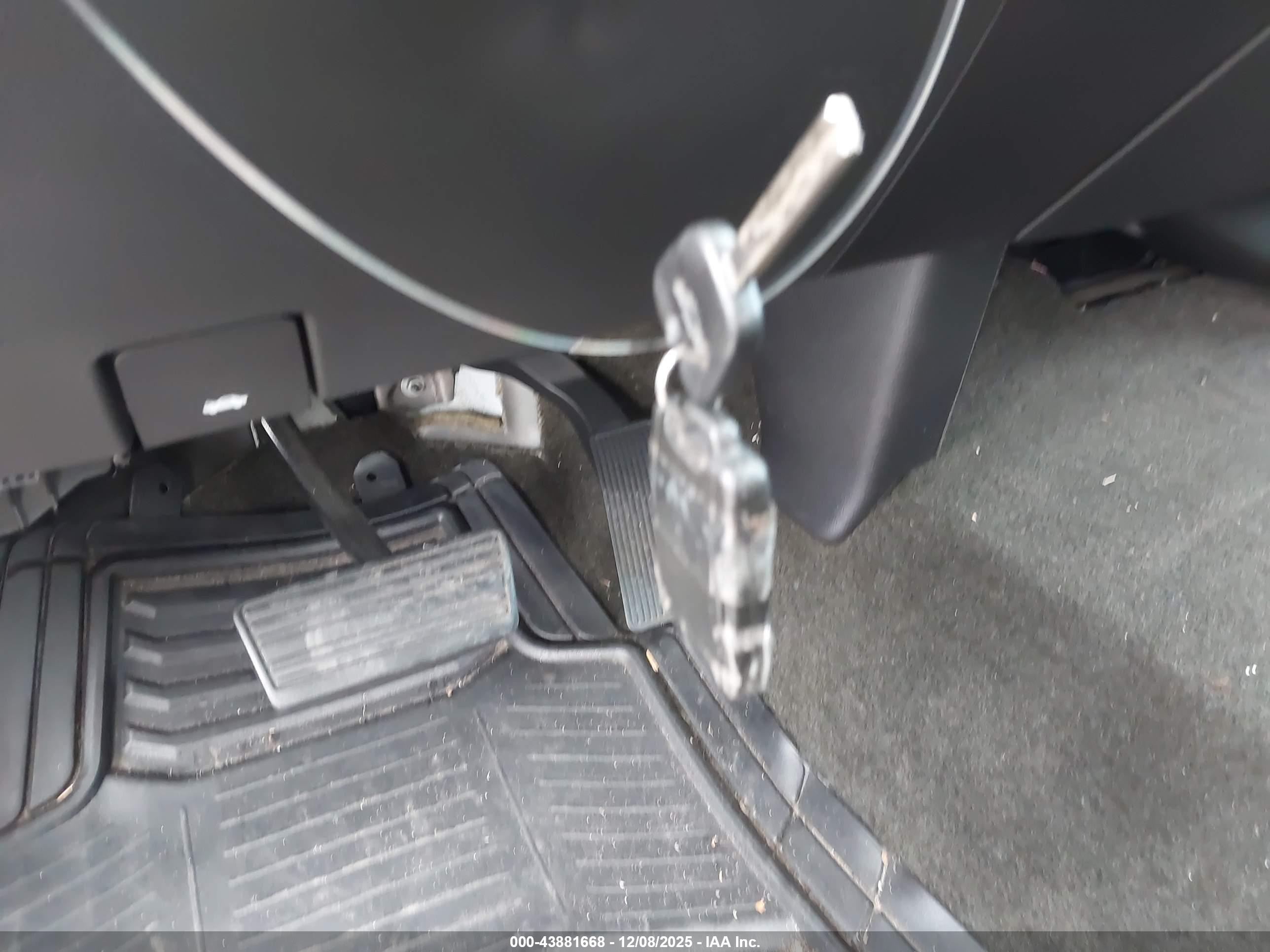 CHEVROLET SILVERADO image 11