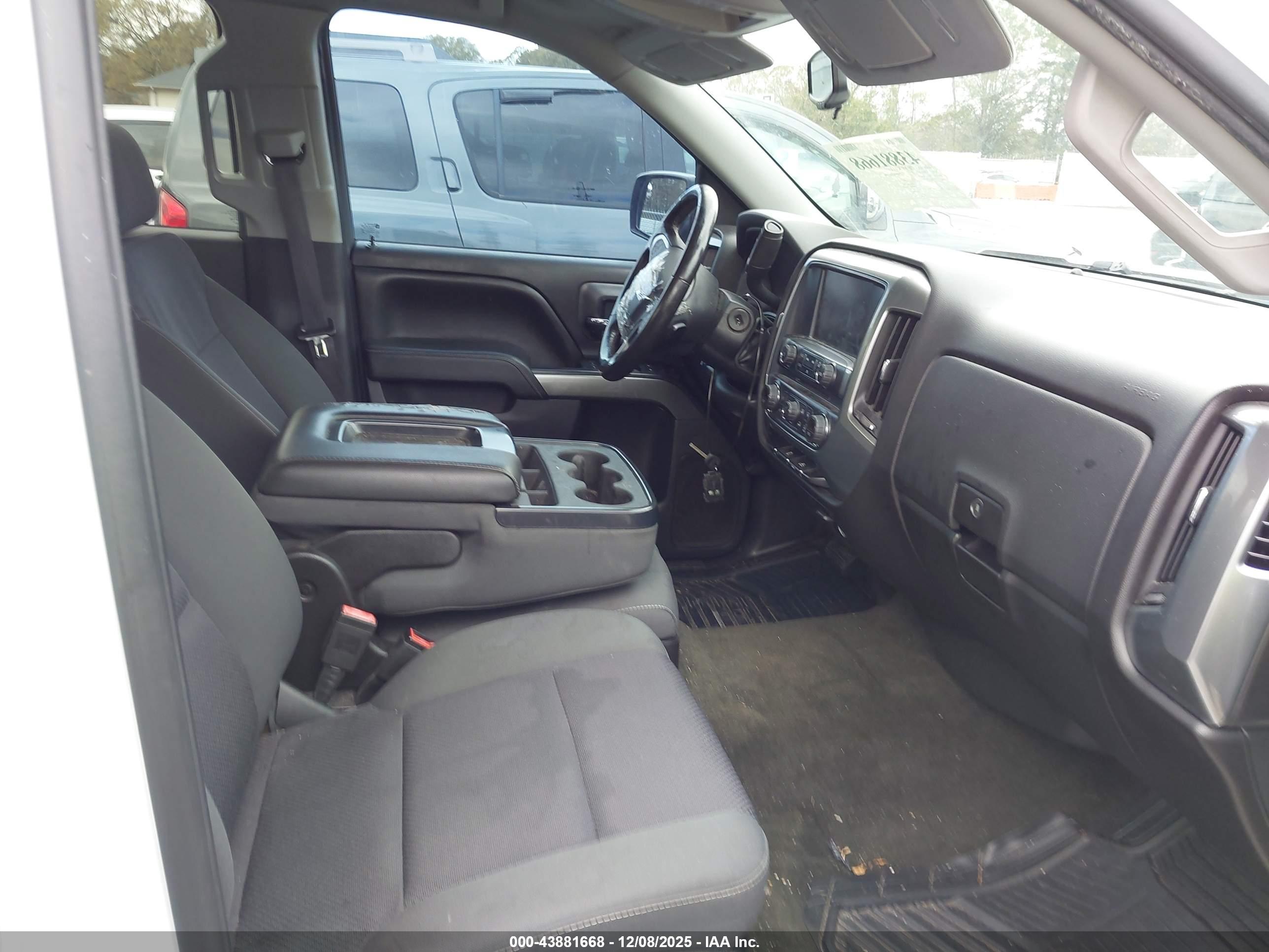 CHEVROLET SILVERADO image 5
