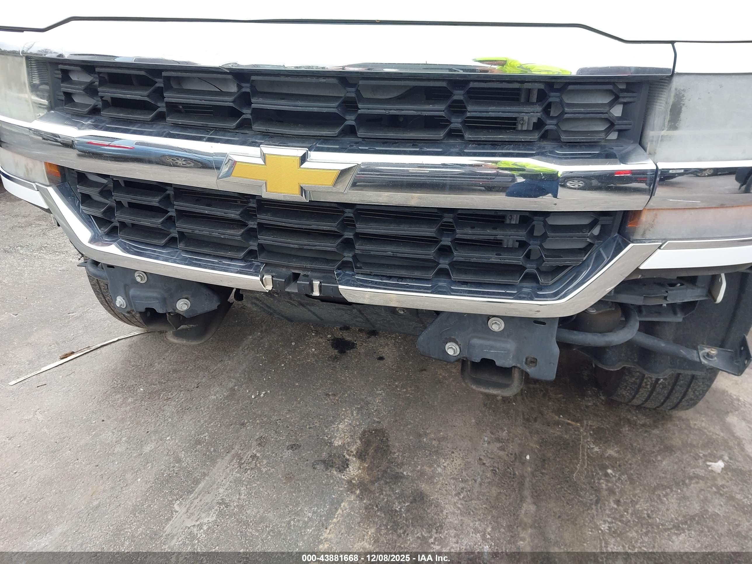 CHEVROLET SILVERADO image 6