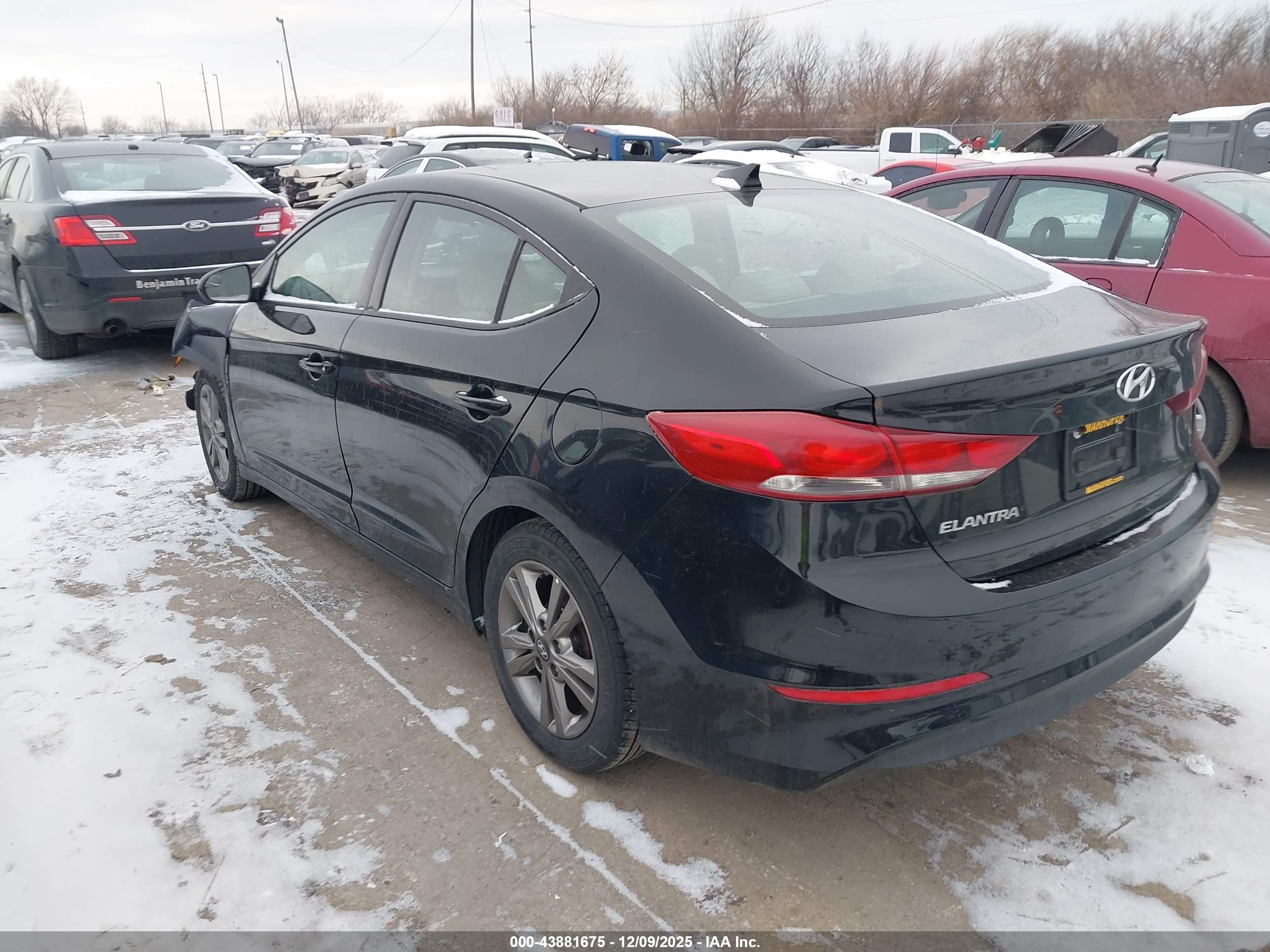HYUNDAI ELANTRA image 3