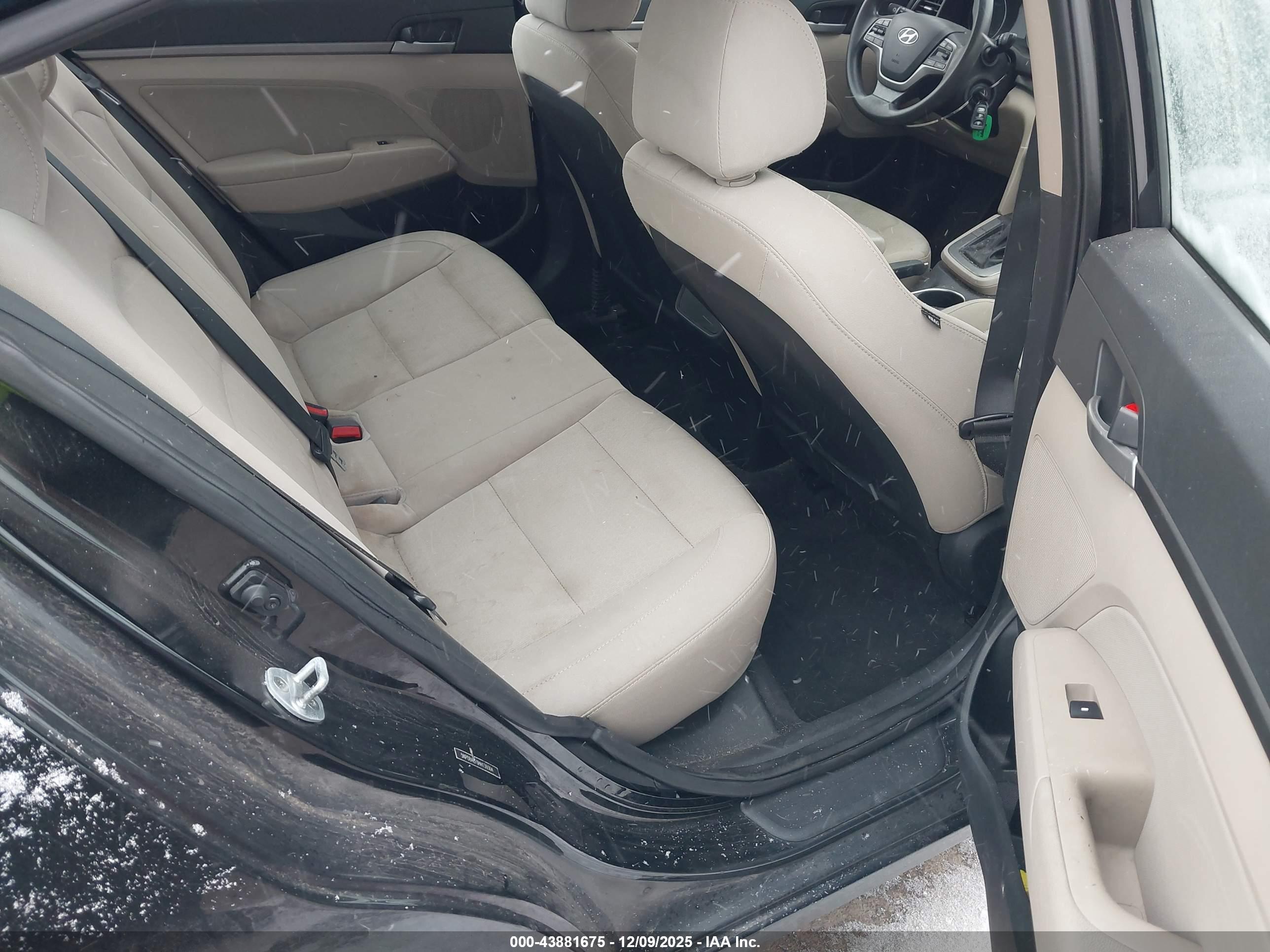 HYUNDAI ELANTRA image 8
