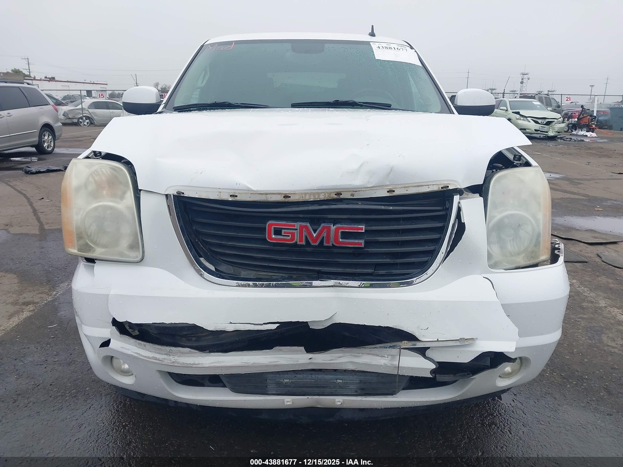 GMC YUKON image 6