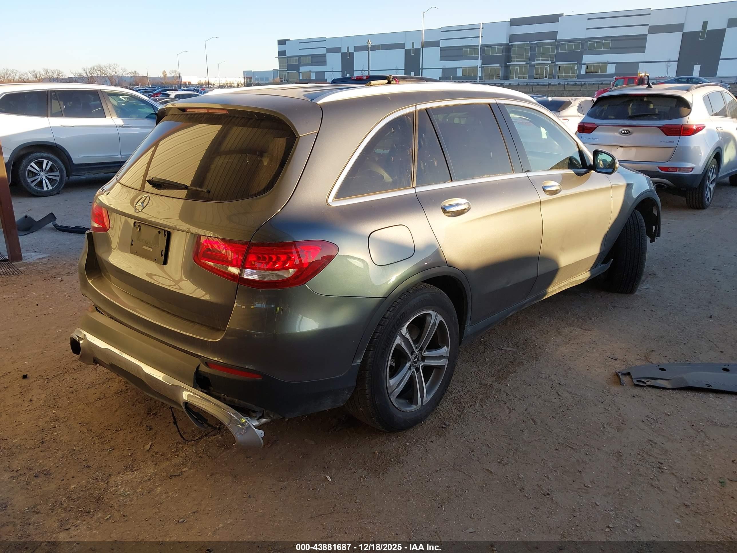 MERCEDES-BENZ GLC image 4