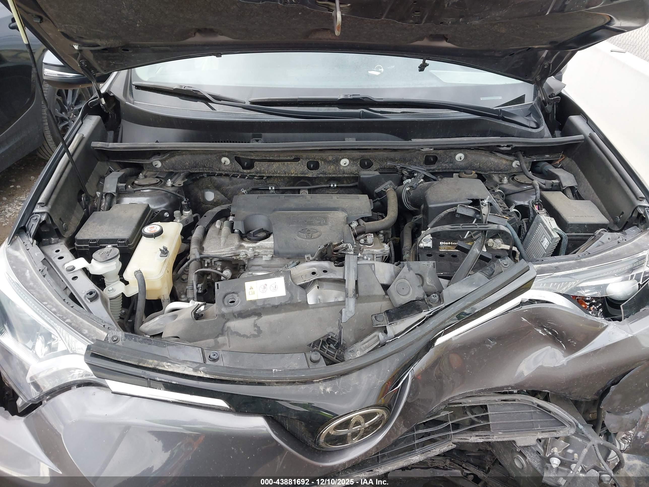 TOYOTA RAV4 image 10