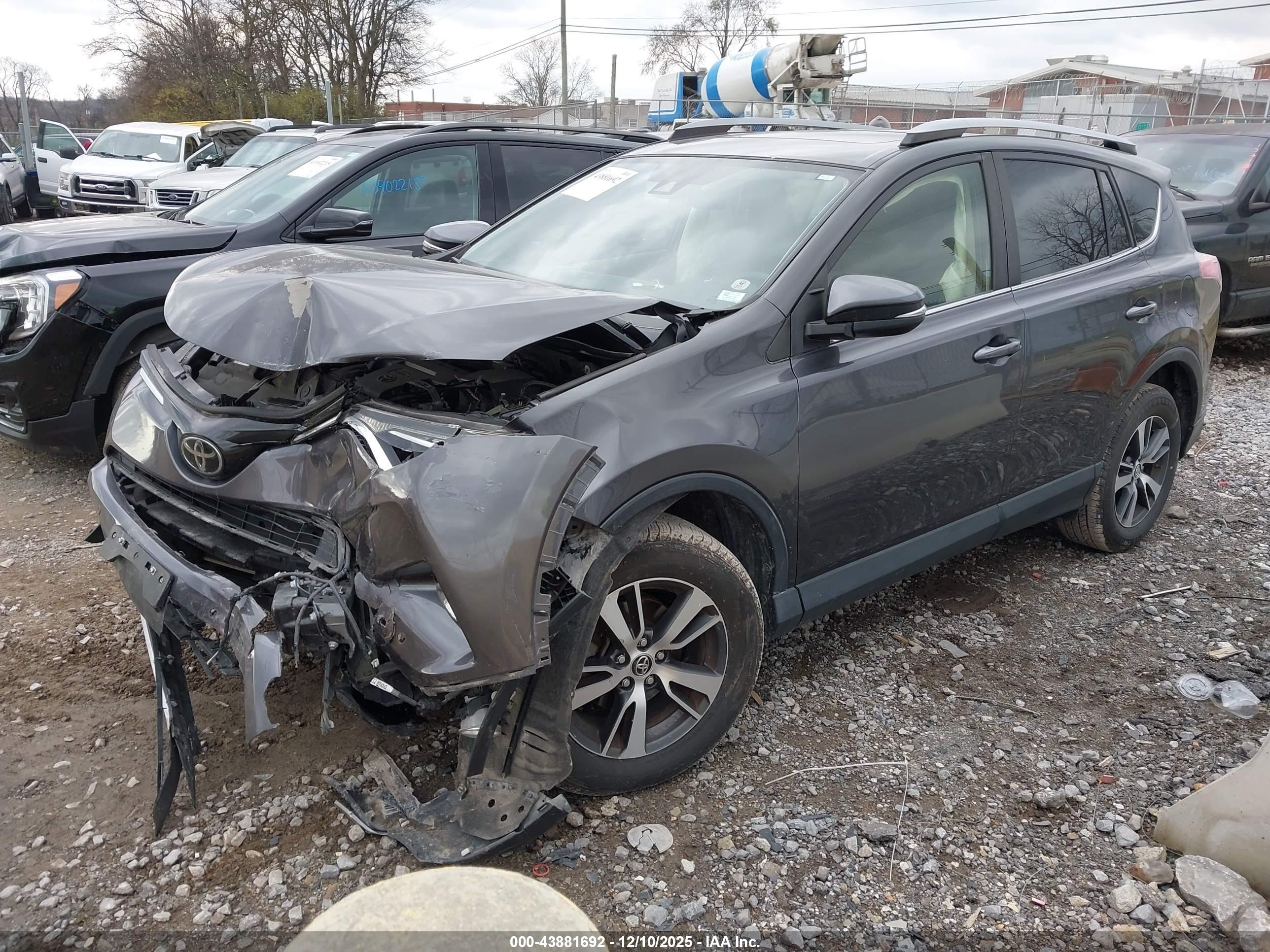 TOYOTA RAV4 image 2