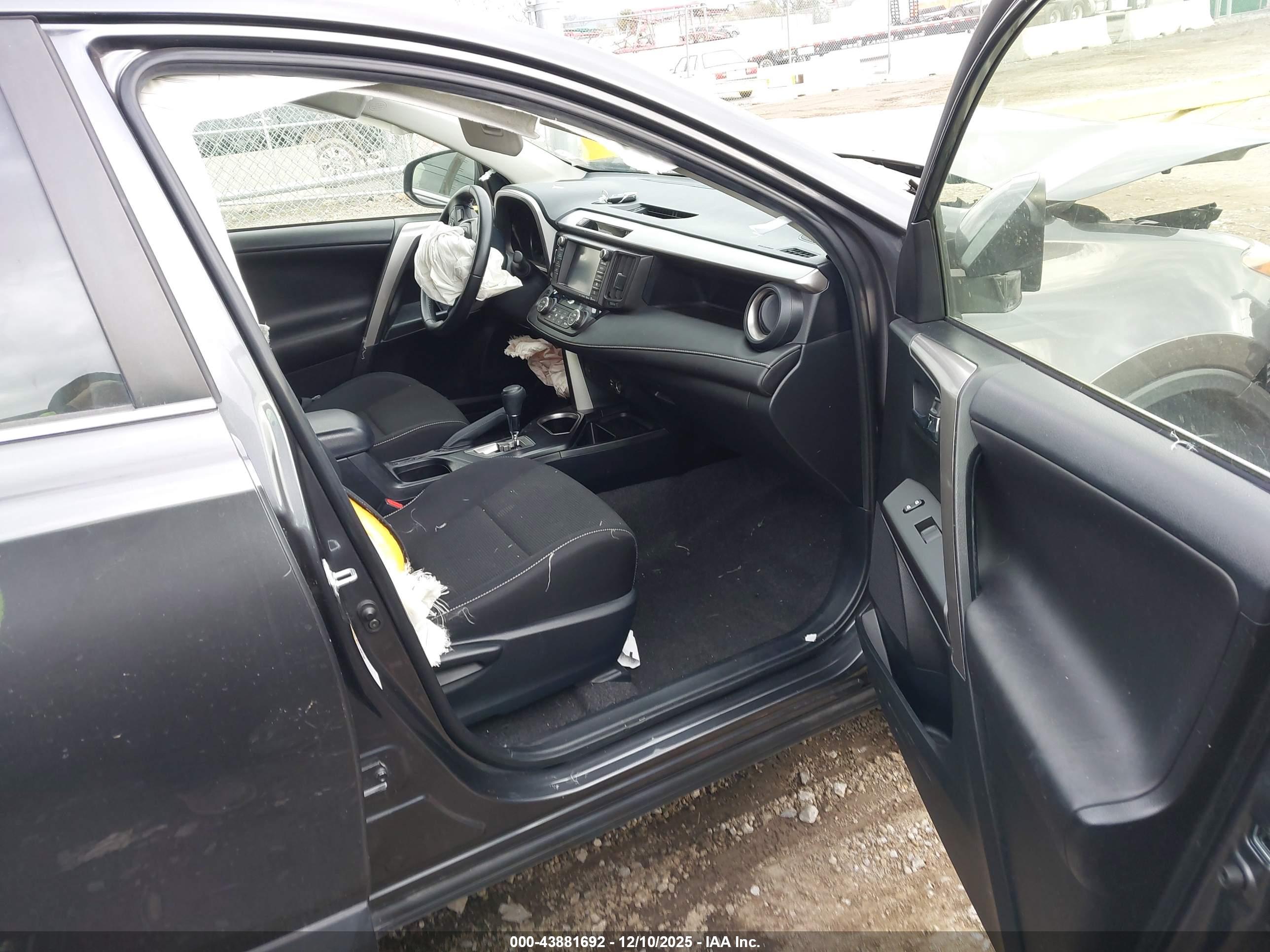 TOYOTA RAV4 image 5