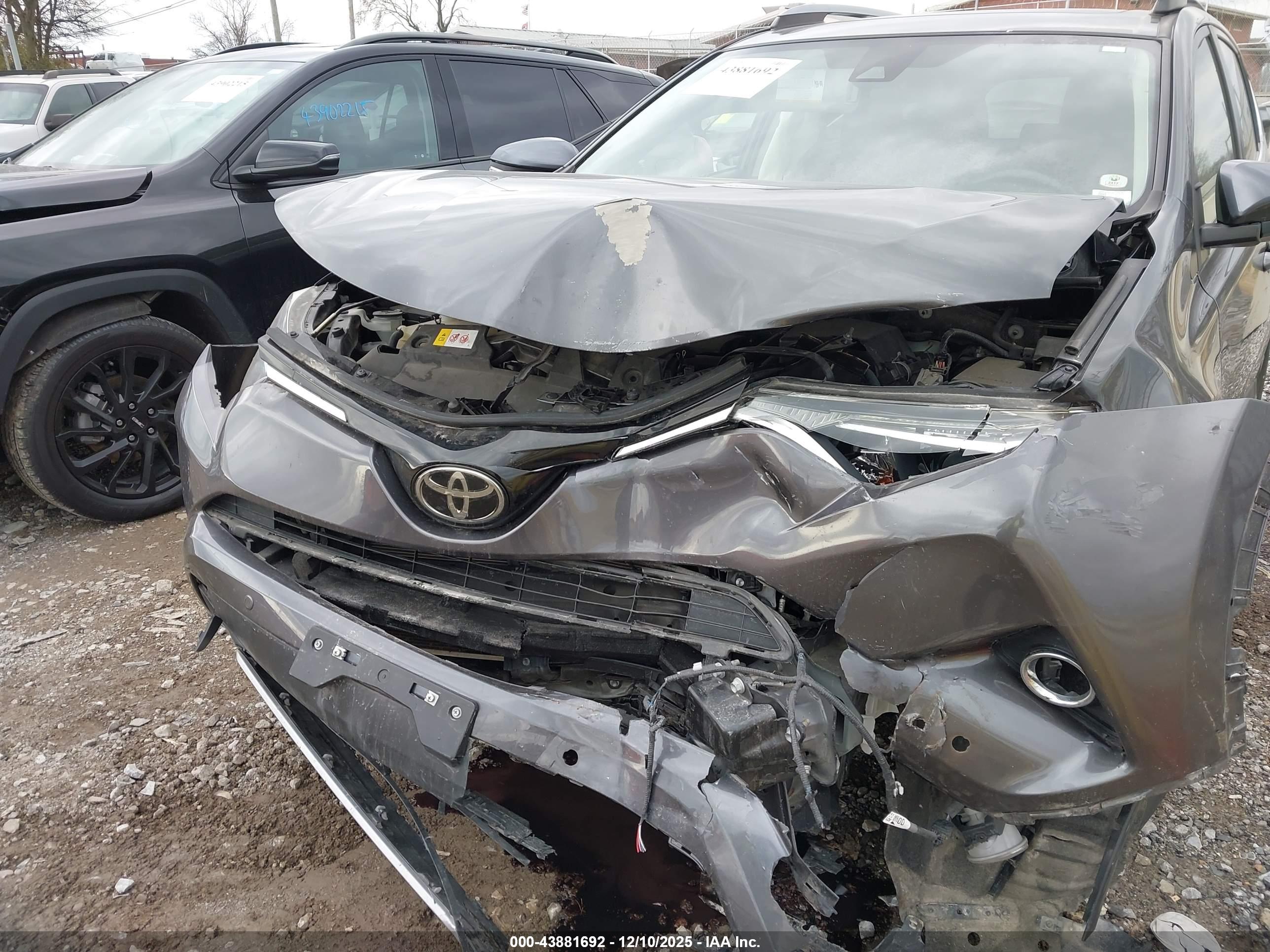 TOYOTA RAV4 image 6