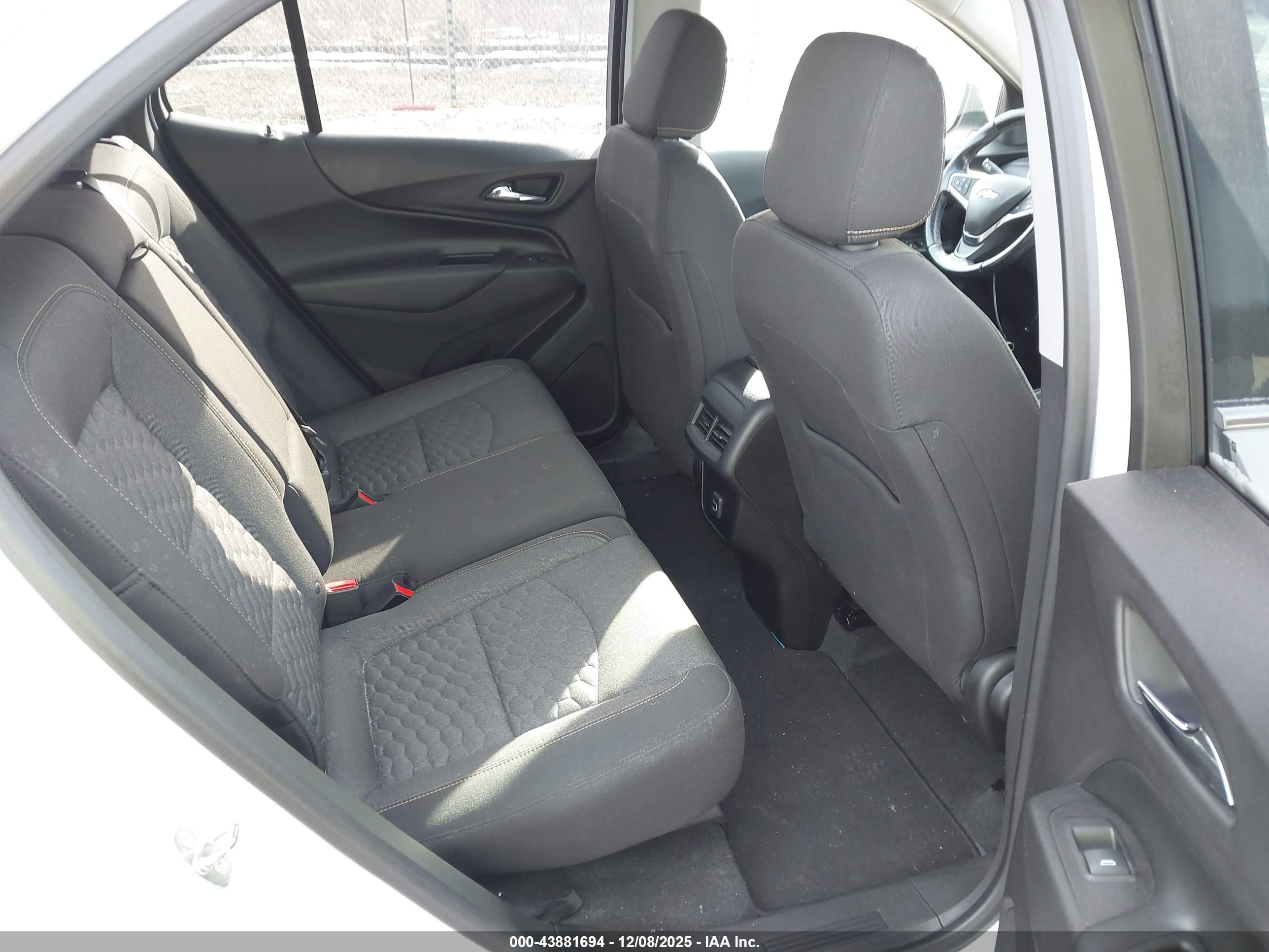 CHEVROLET EQUINOX image 8
