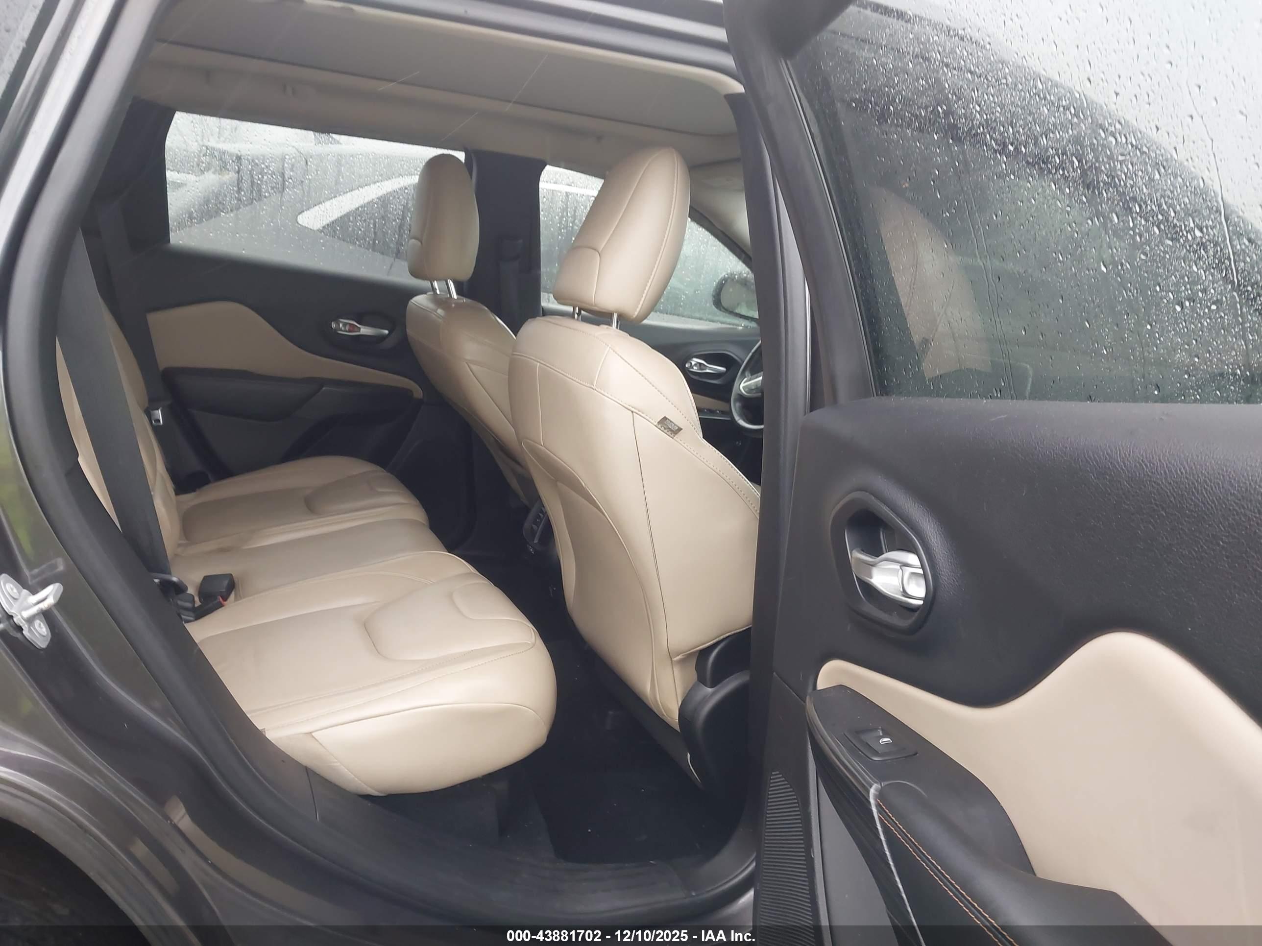 JEEP CHEROKEE image 8