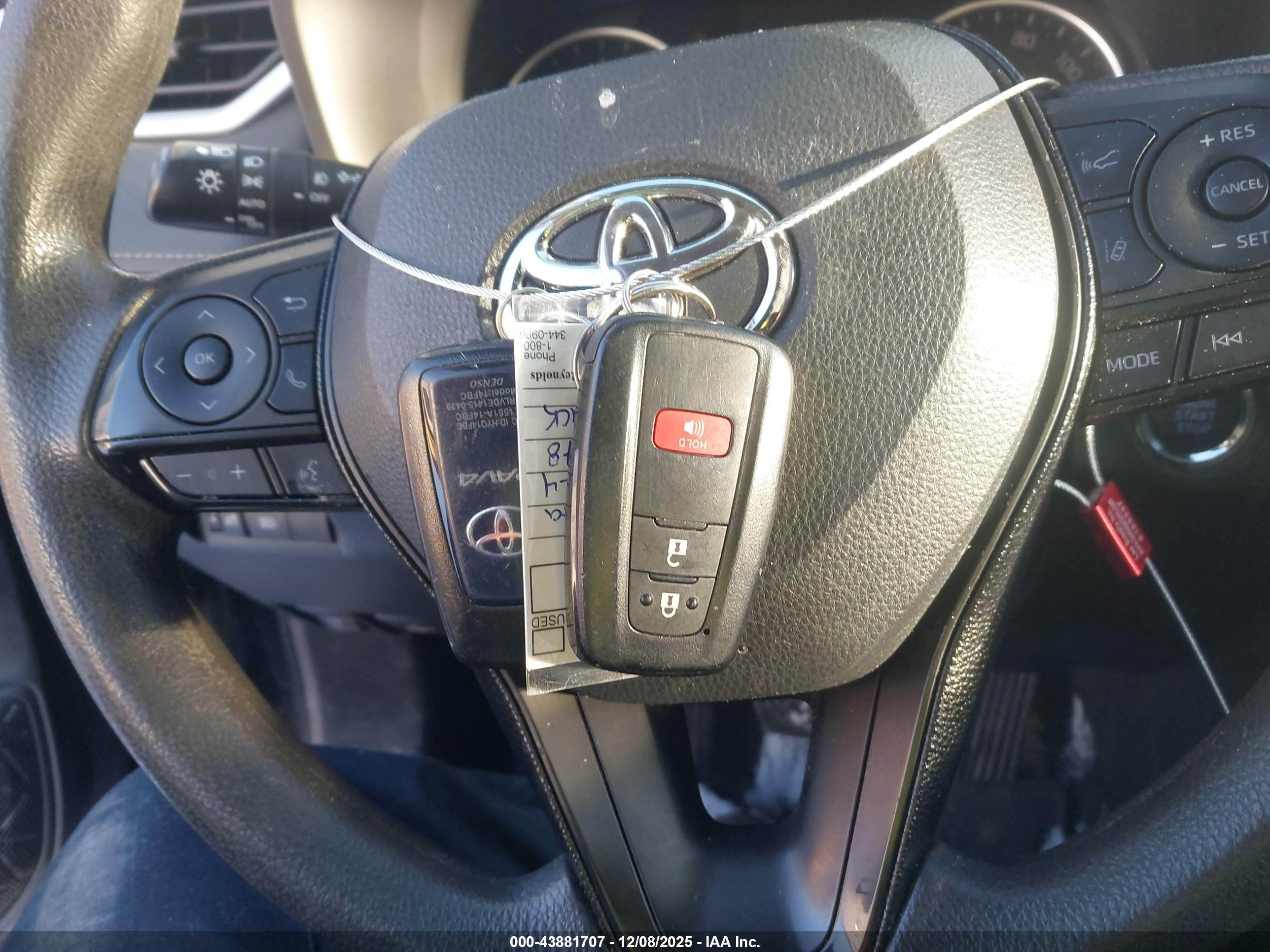 TOYOTA RAV4 image 11