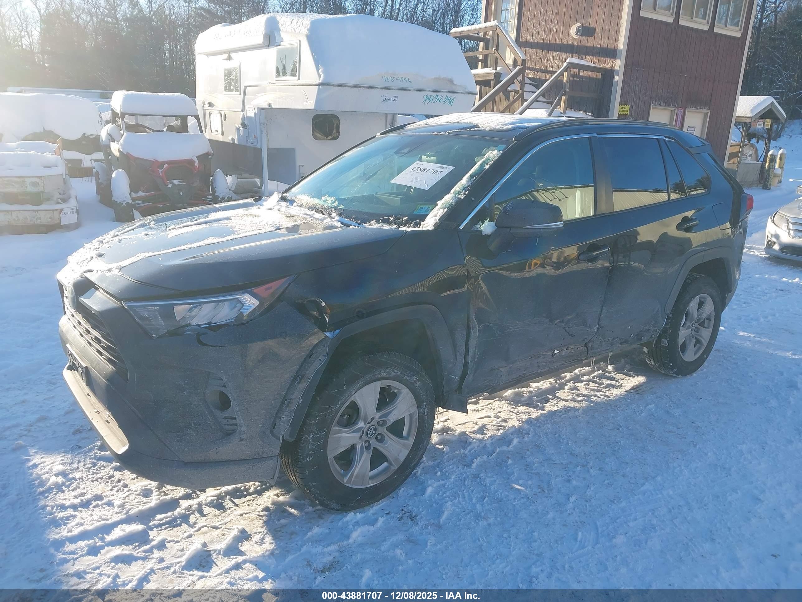 TOYOTA RAV4 image 2
