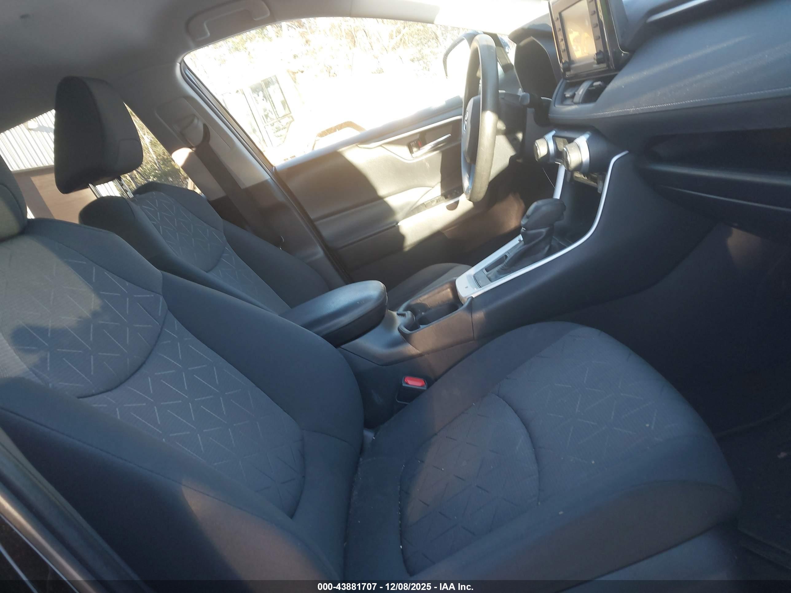 TOYOTA RAV4 image 5