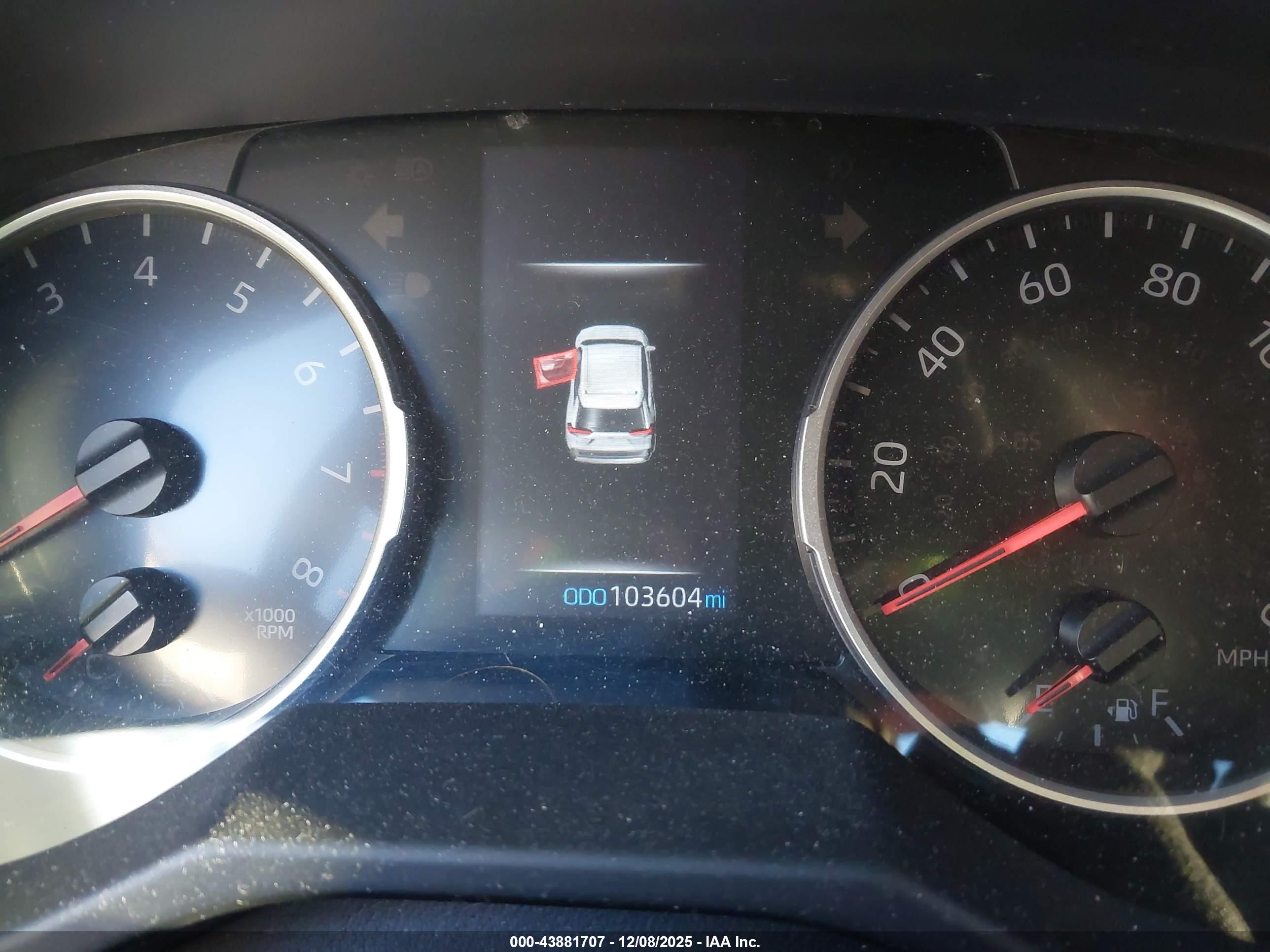 TOYOTA RAV4 image 7