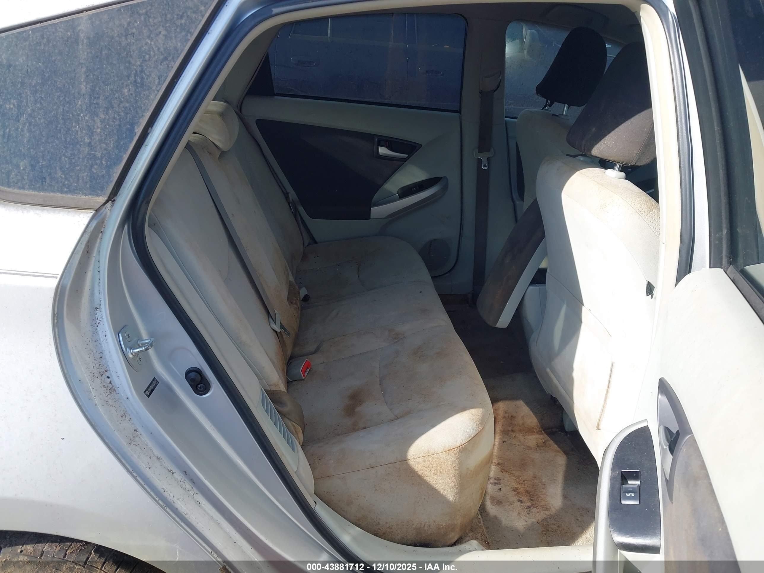 TOYOTA PRIUS image 8