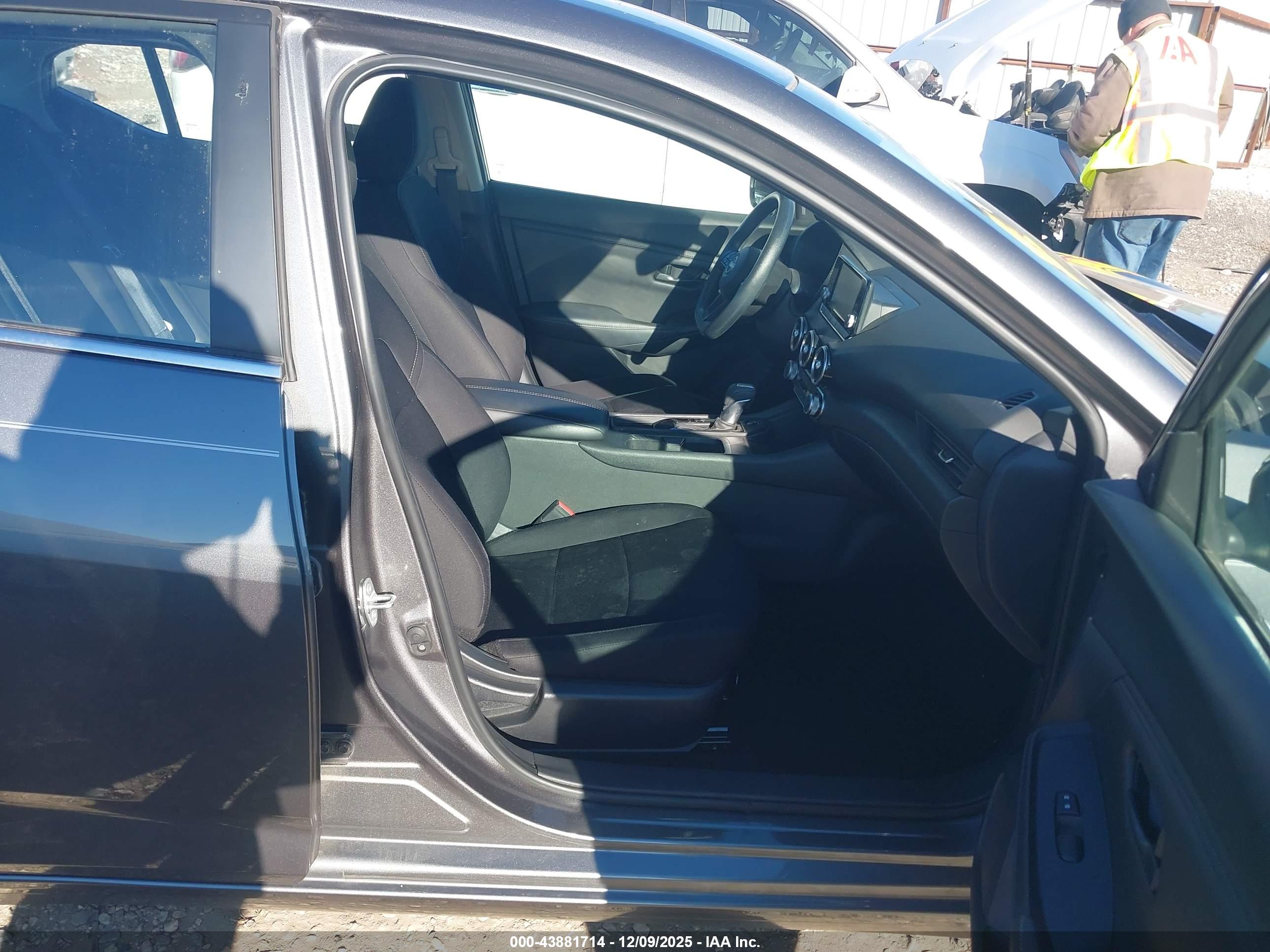 NISSAN SENTRA image 5