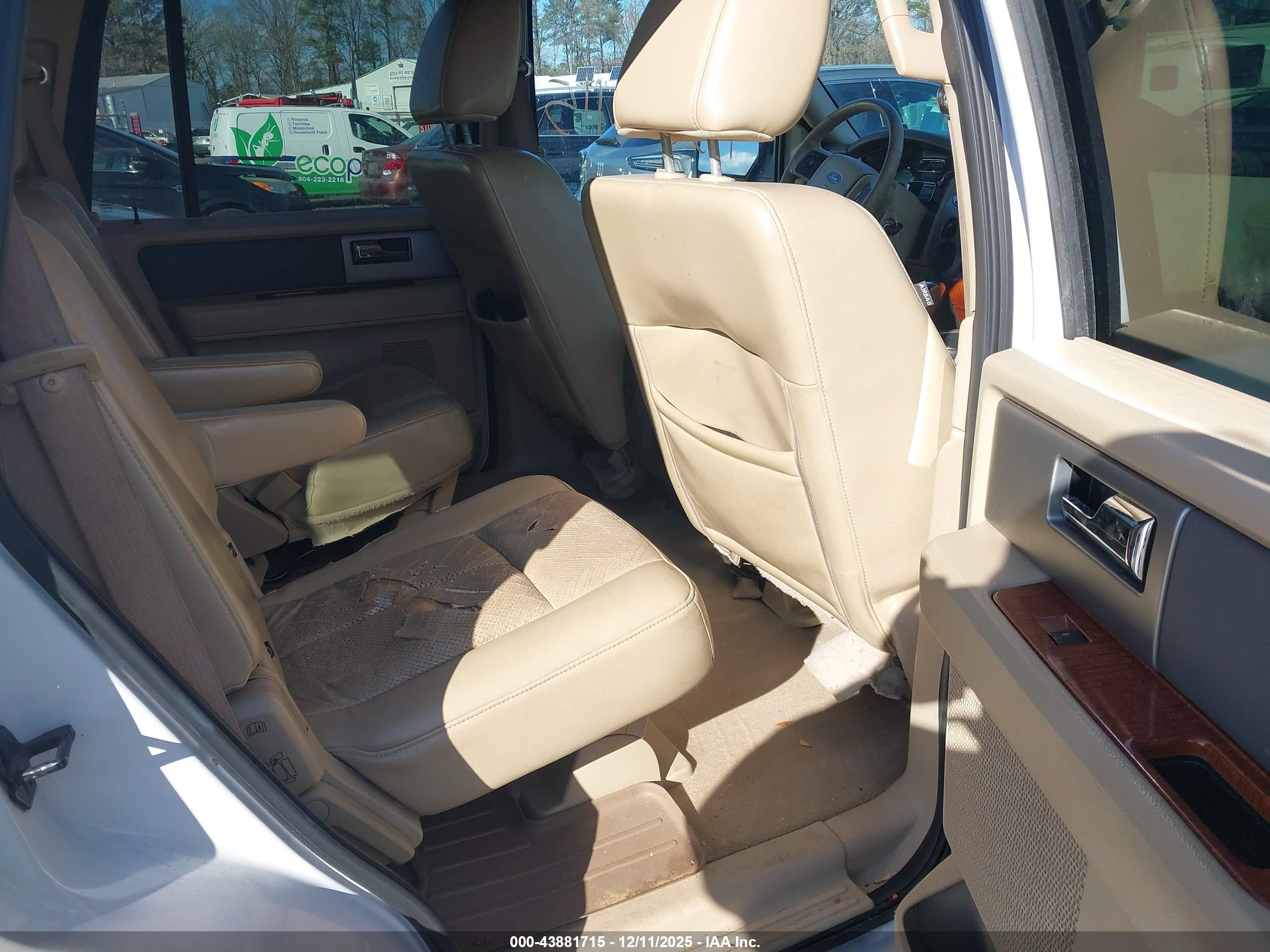 FORD EXPEDITION image 8
