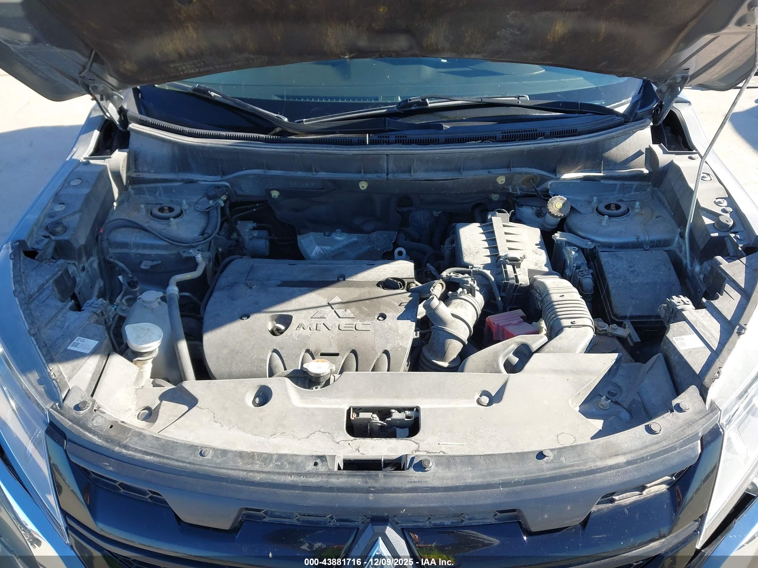 MITSUBISHI OUTLANDER image 10