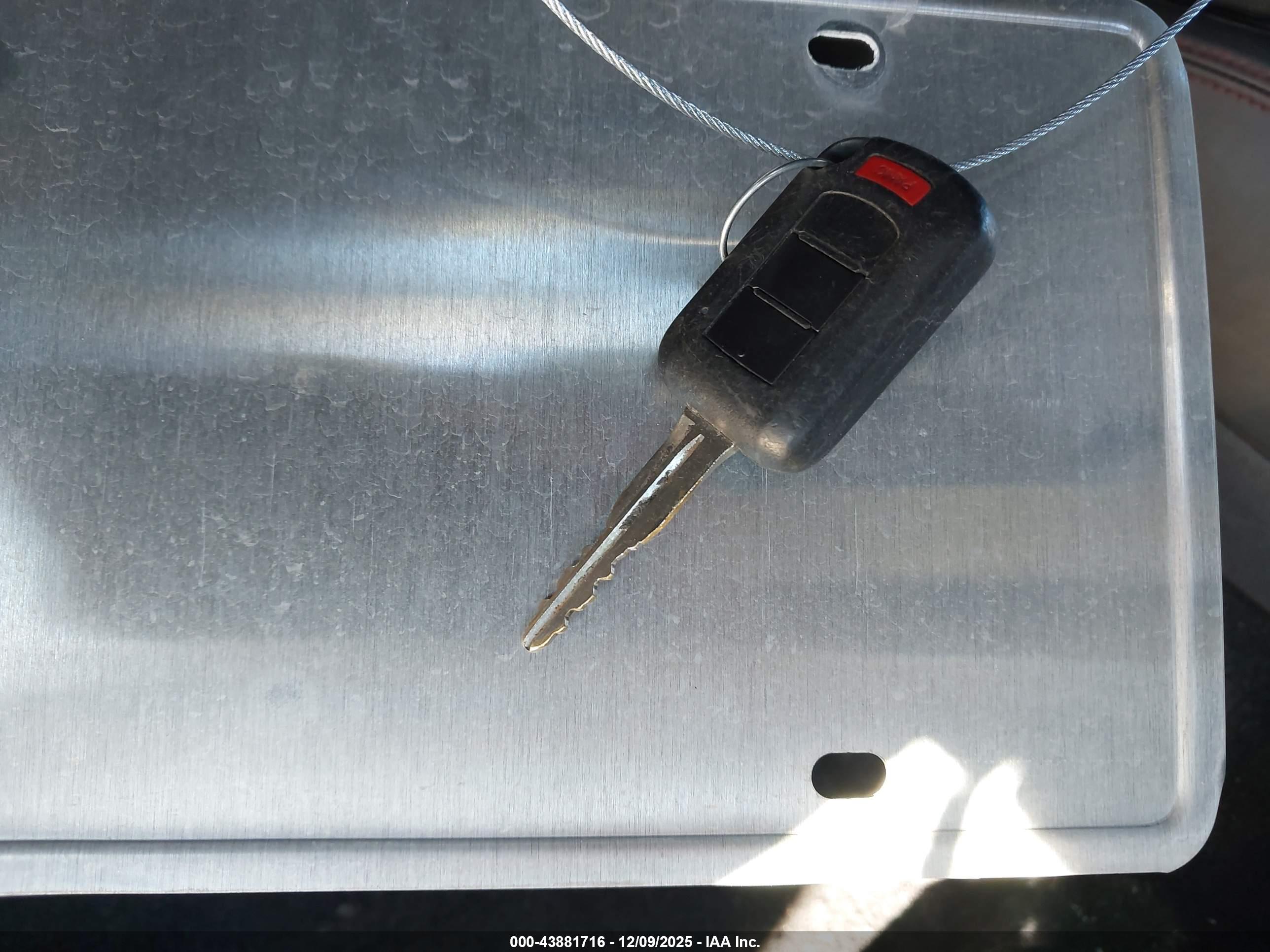MITSUBISHI OUTLANDER image 11