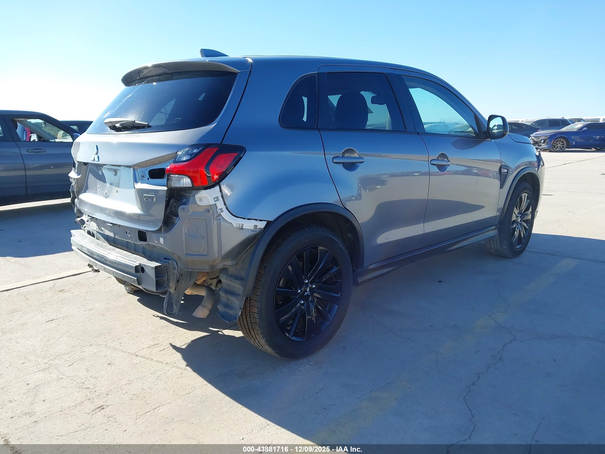 MITSUBISHI OUTLANDER image 4