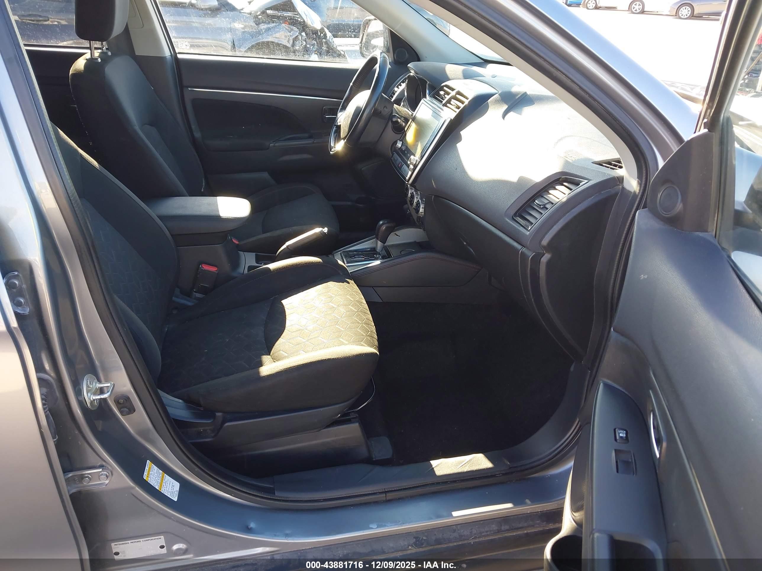 MITSUBISHI OUTLANDER image 5