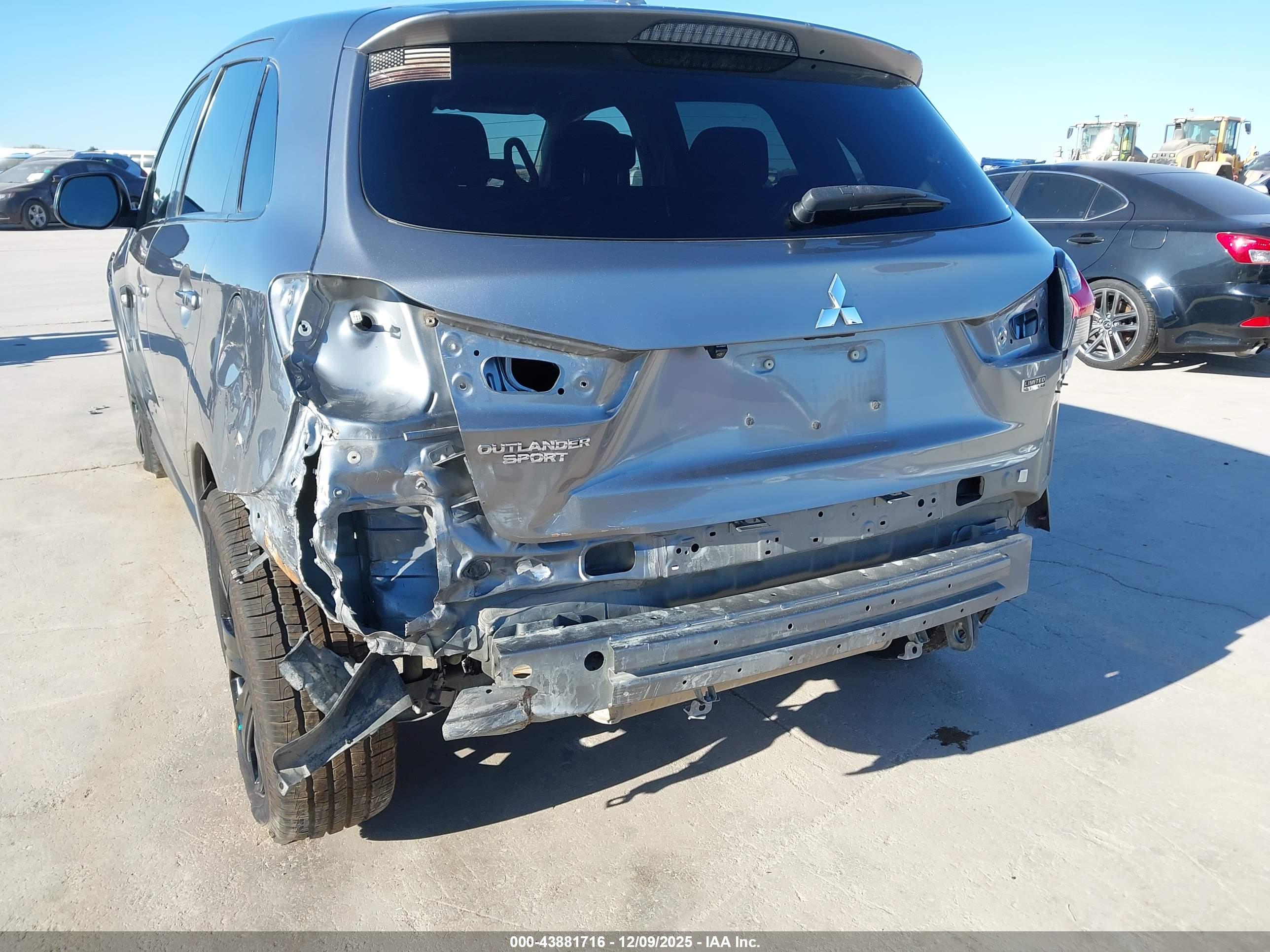 MITSUBISHI OUTLANDER image 6