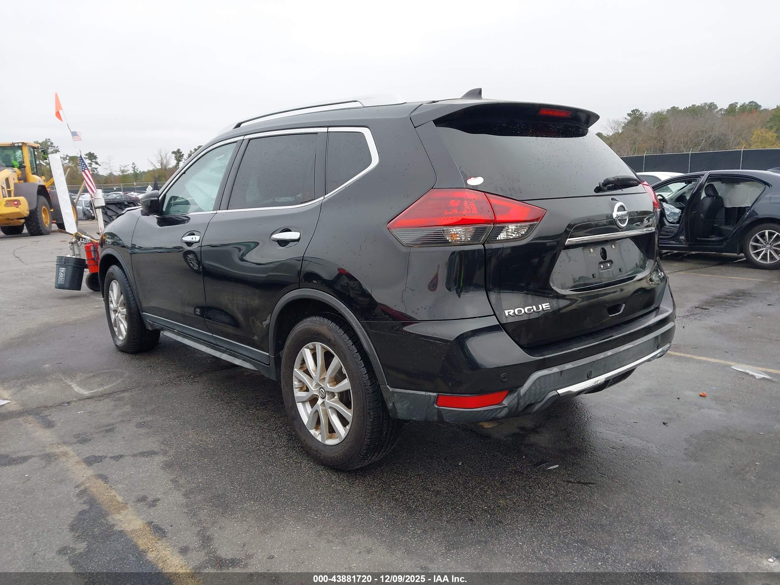 NISSAN ROGUE image 3