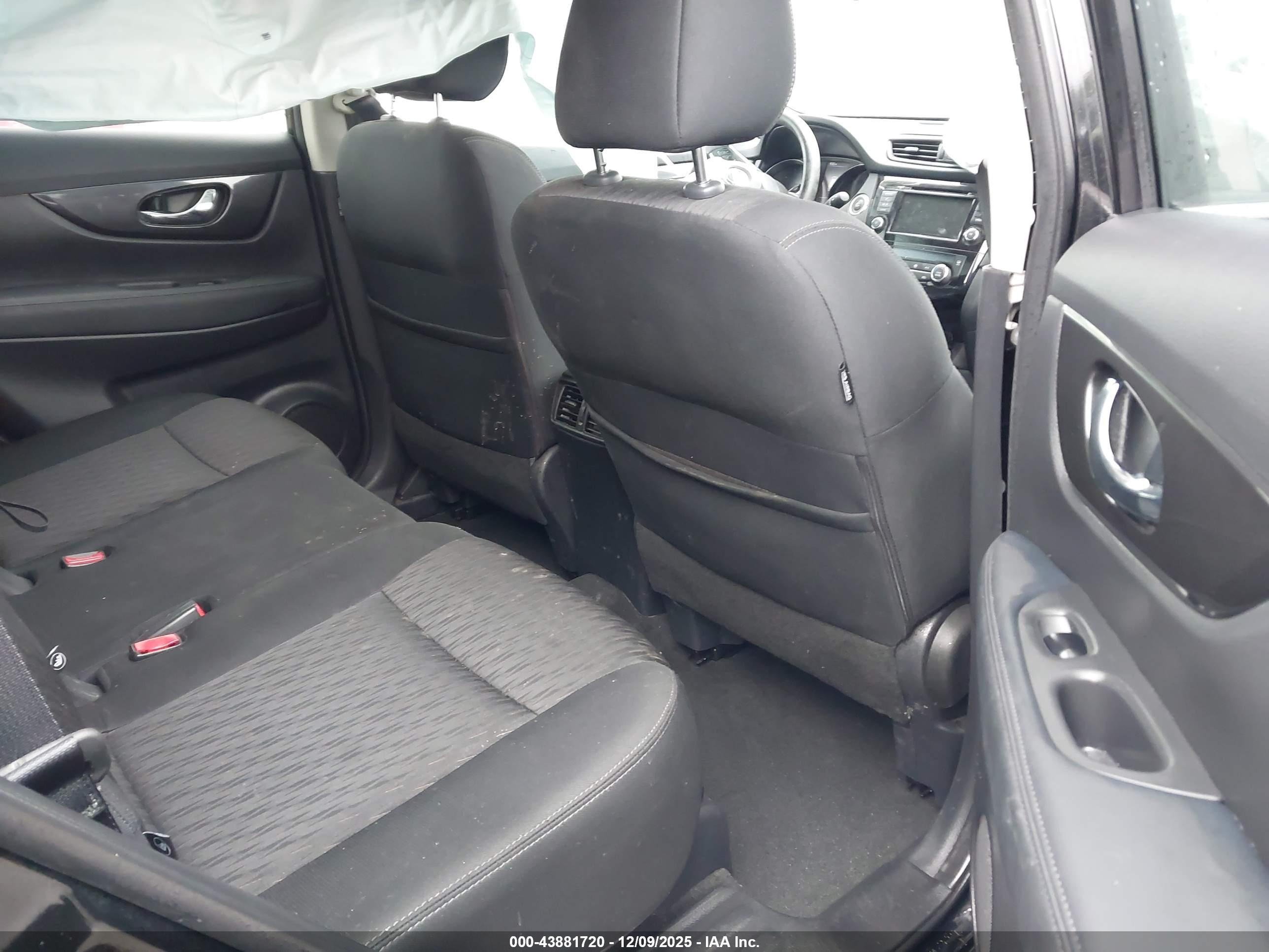NISSAN ROGUE image 8