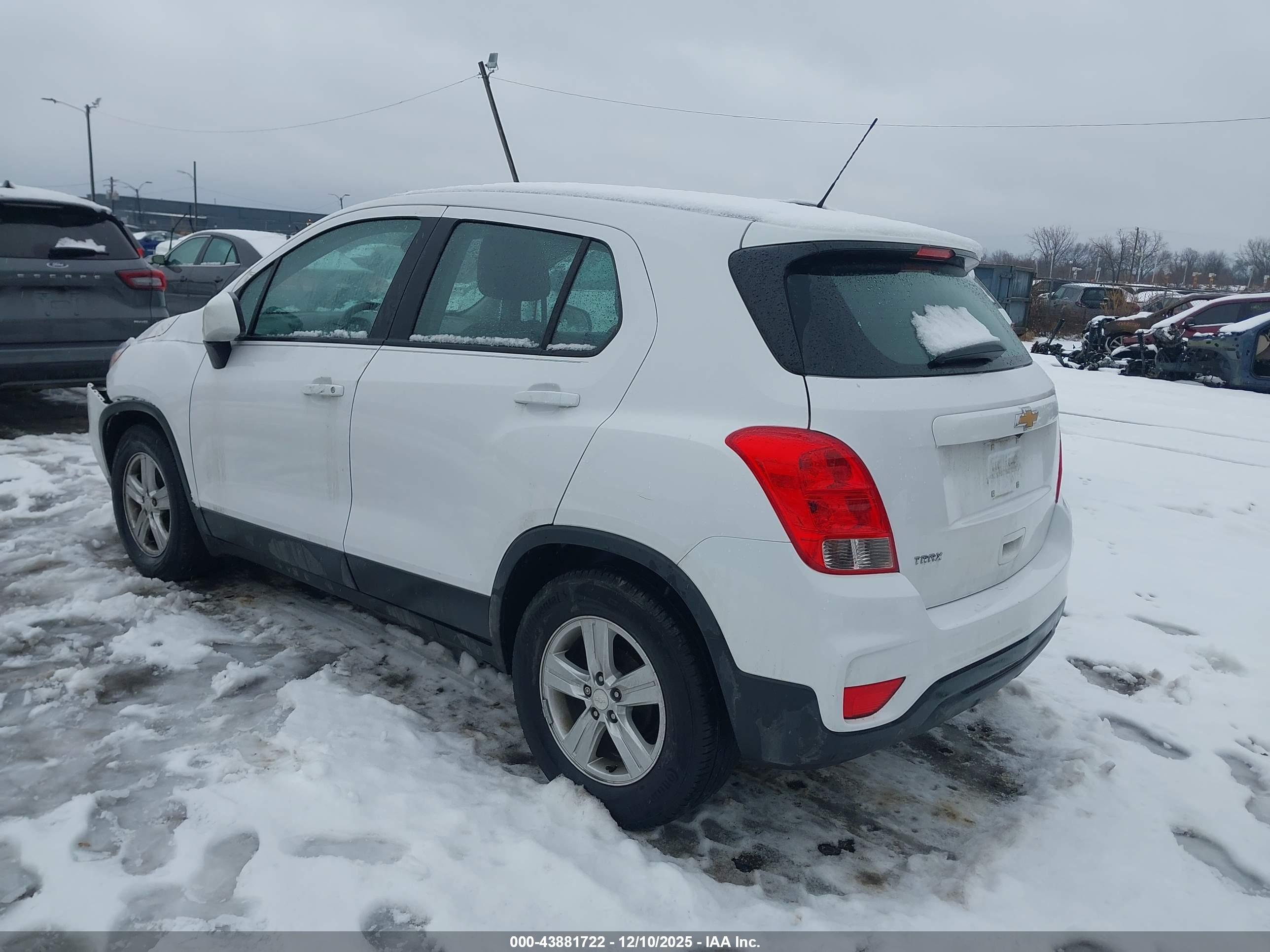 CHEVROLET TRAX image 3