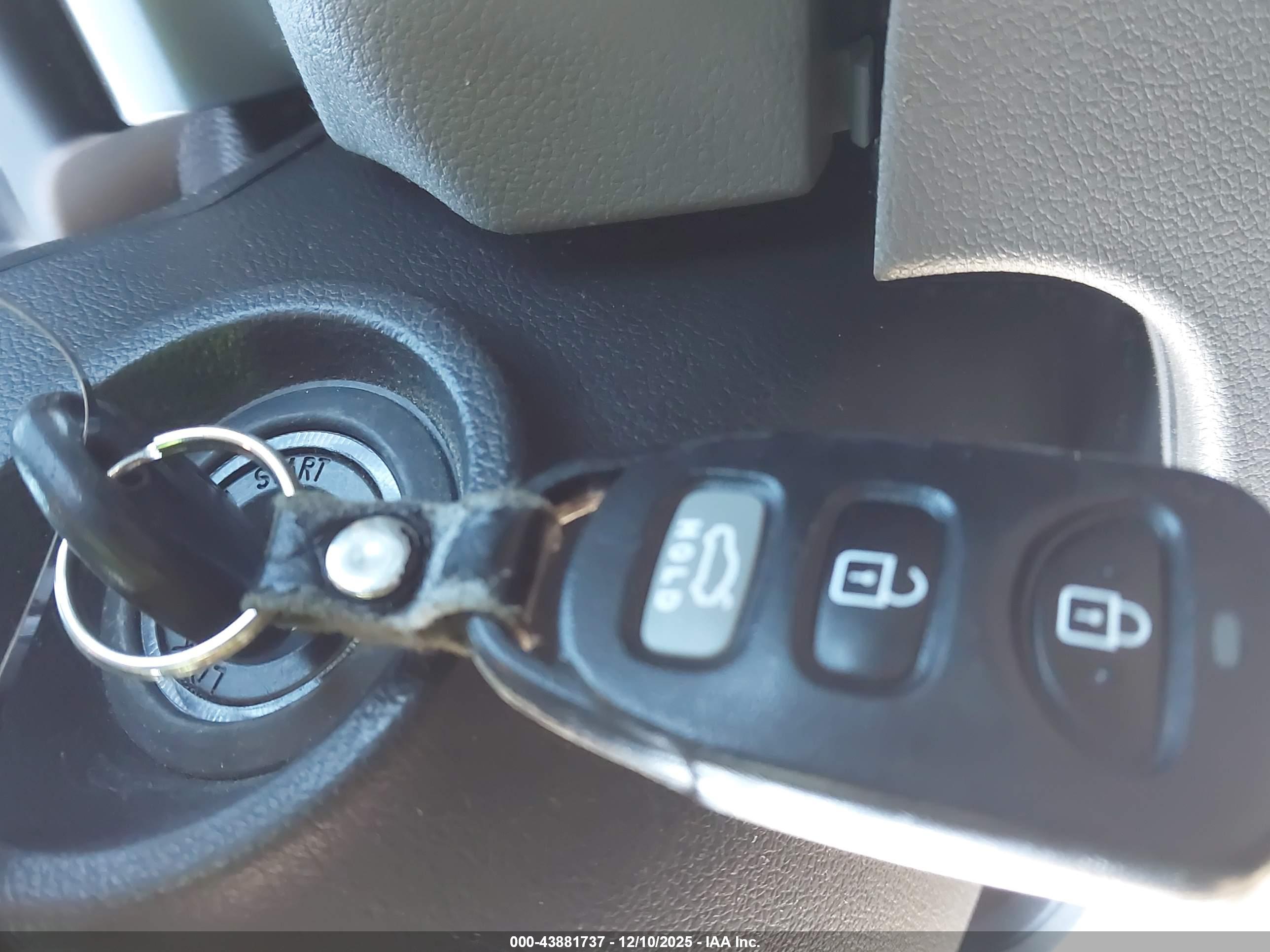 HYUNDAI ELANTRA image 11