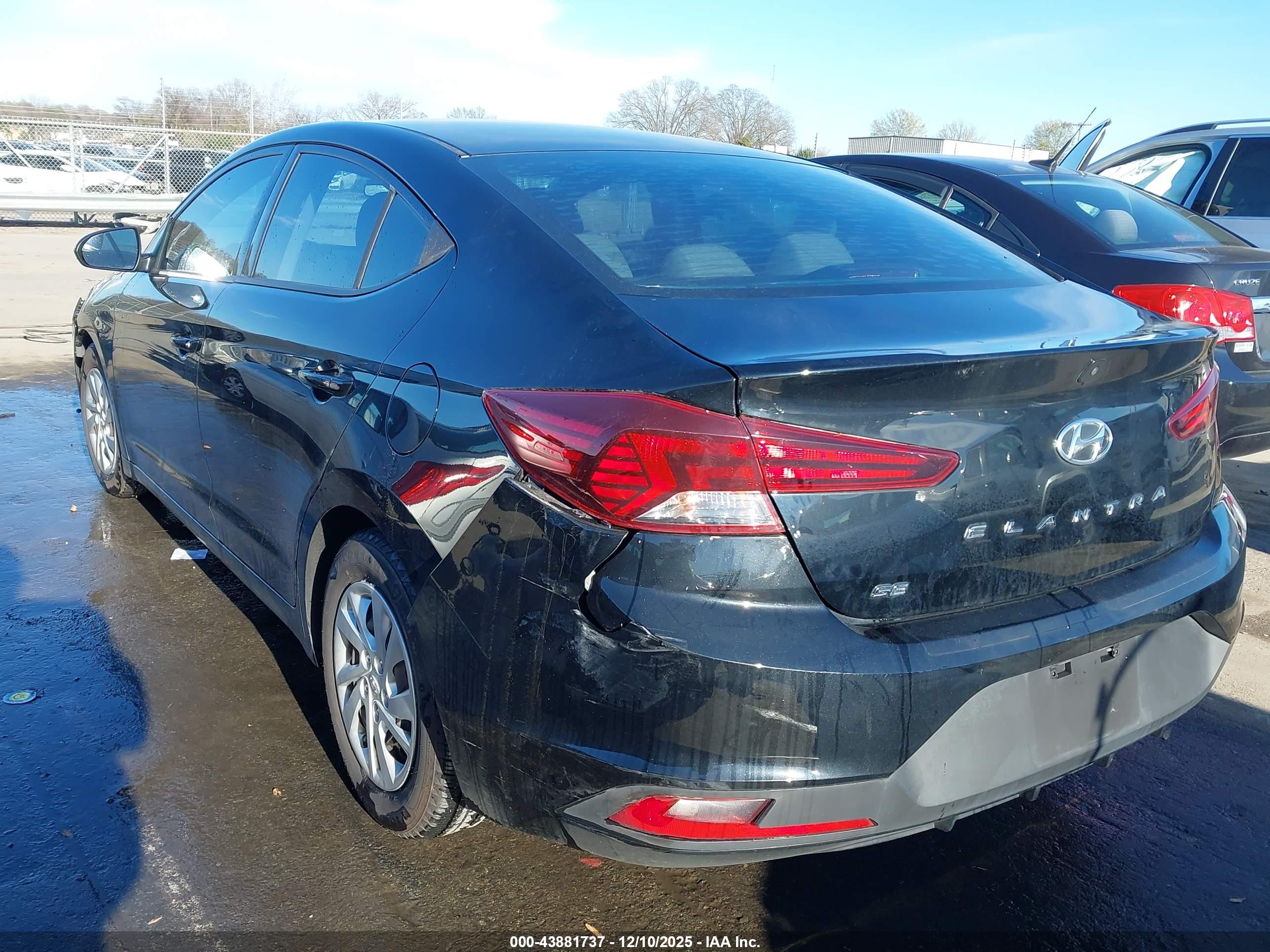 HYUNDAI ELANTRA image 3
