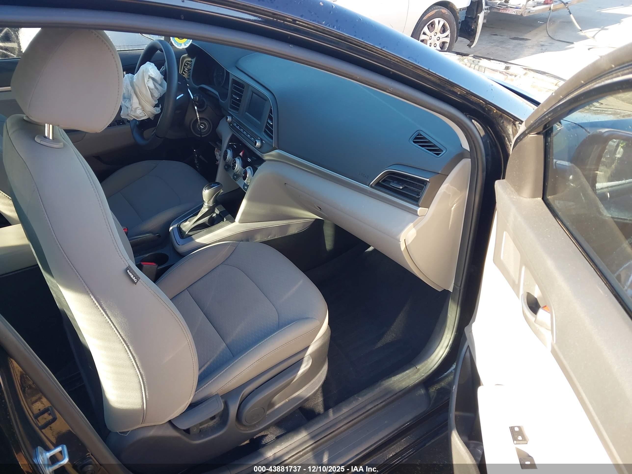 HYUNDAI ELANTRA image 5