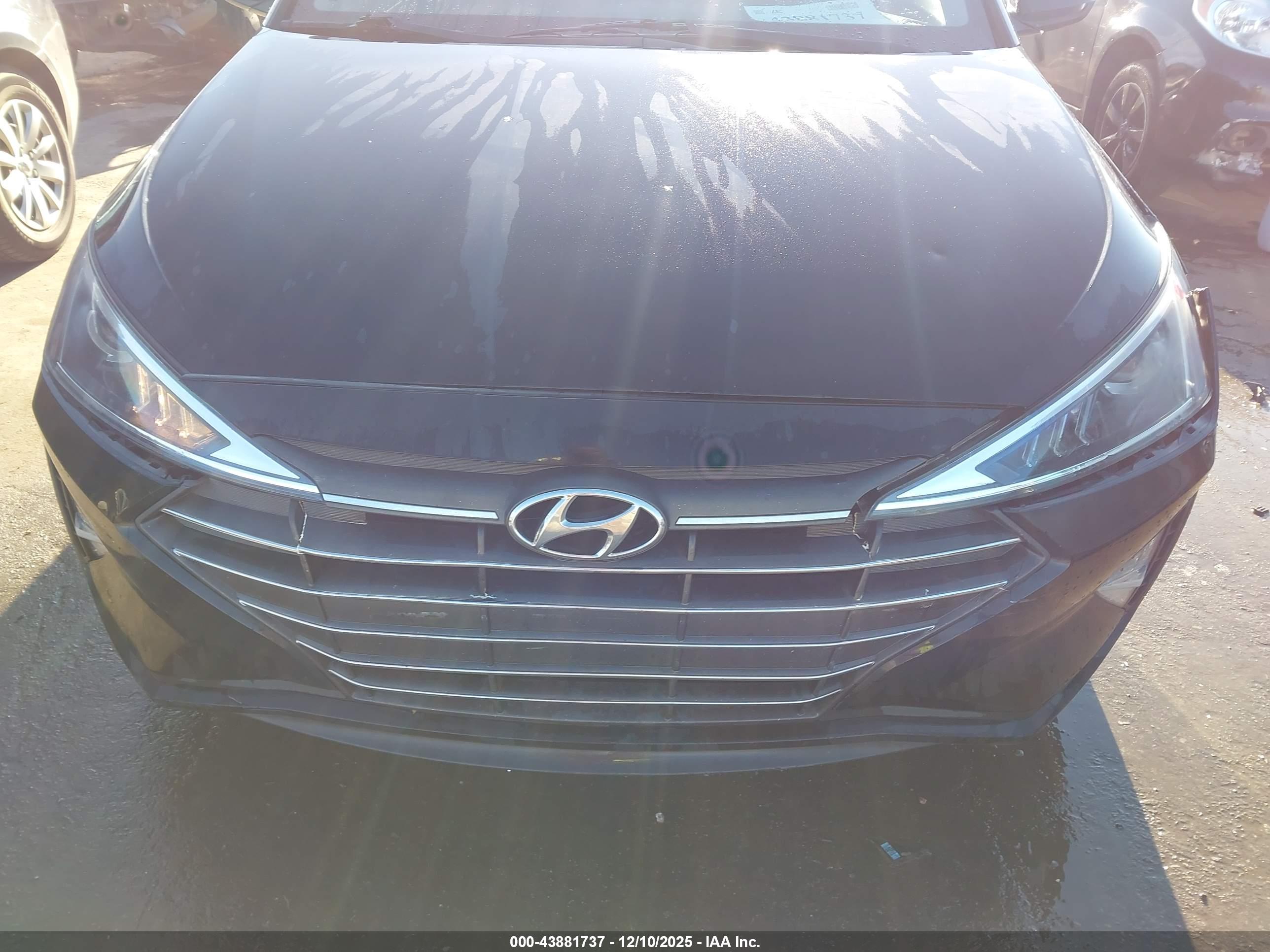 HYUNDAI ELANTRA image 6