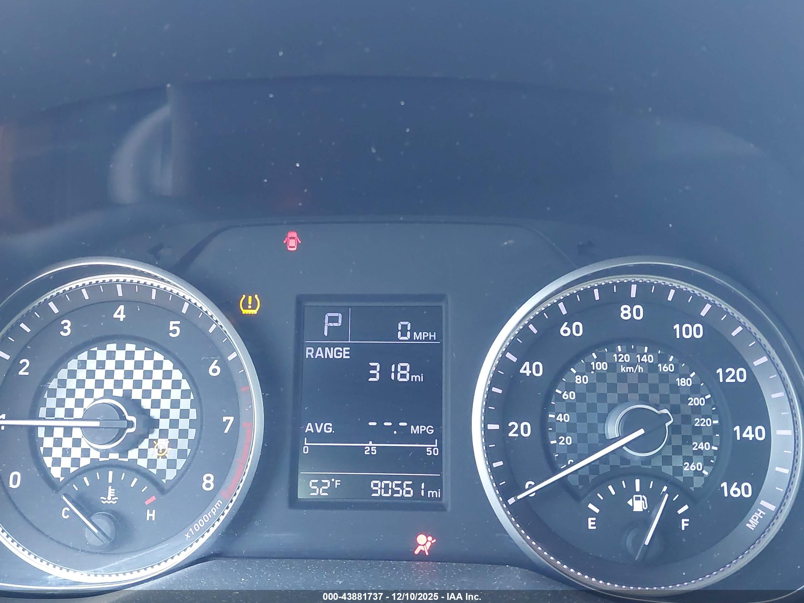HYUNDAI ELANTRA image 7